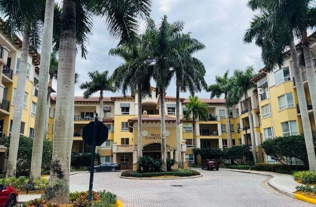 Listing photo 2 for 16101 Emerald Estates Drive Drive Unit#251, Weston, FL, 33331