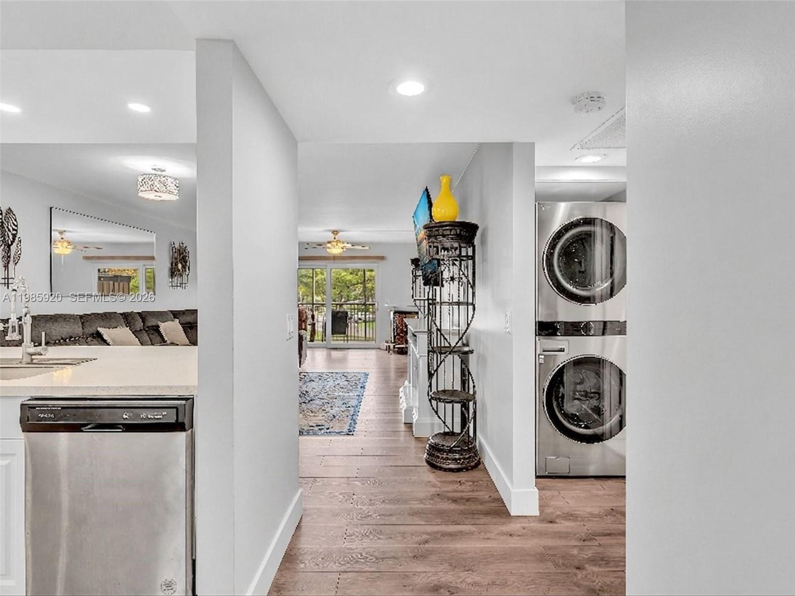 Listing photo 4 for 12500 SW 5th Ct Unit#208M, Pembroke Pines, FL, 33027