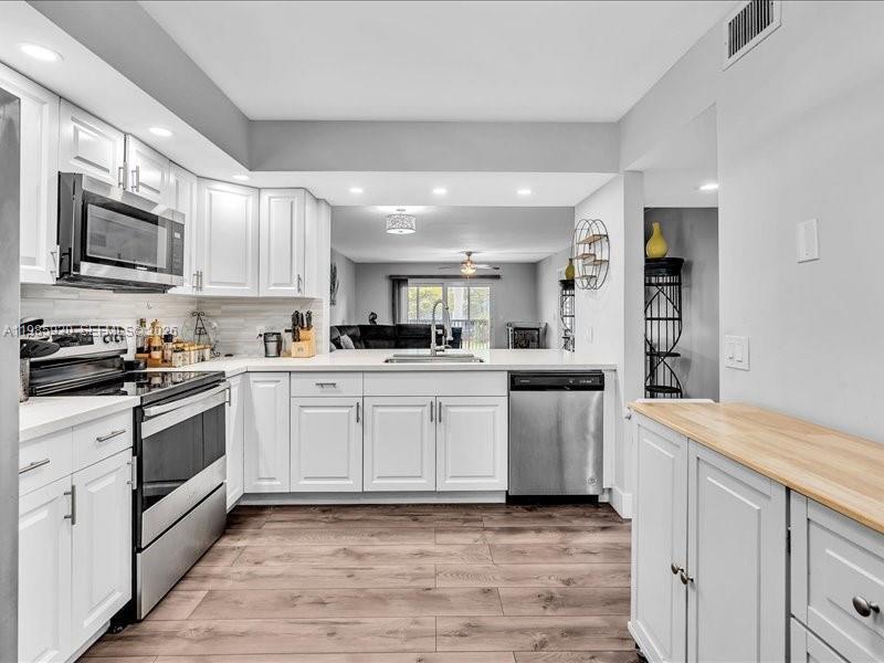 Listing photo 5 for 12500 SW 5th Ct Unit#208M, Pembroke Pines, FL, 33027