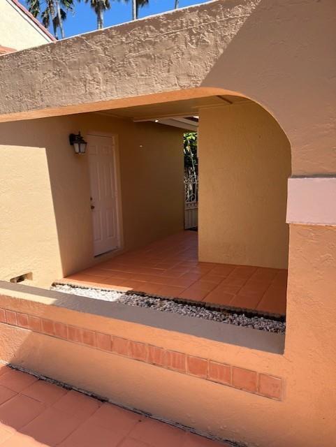 Listing photo 2 for 1311 Seagrape Circle Circle, Weston, FL, 33326