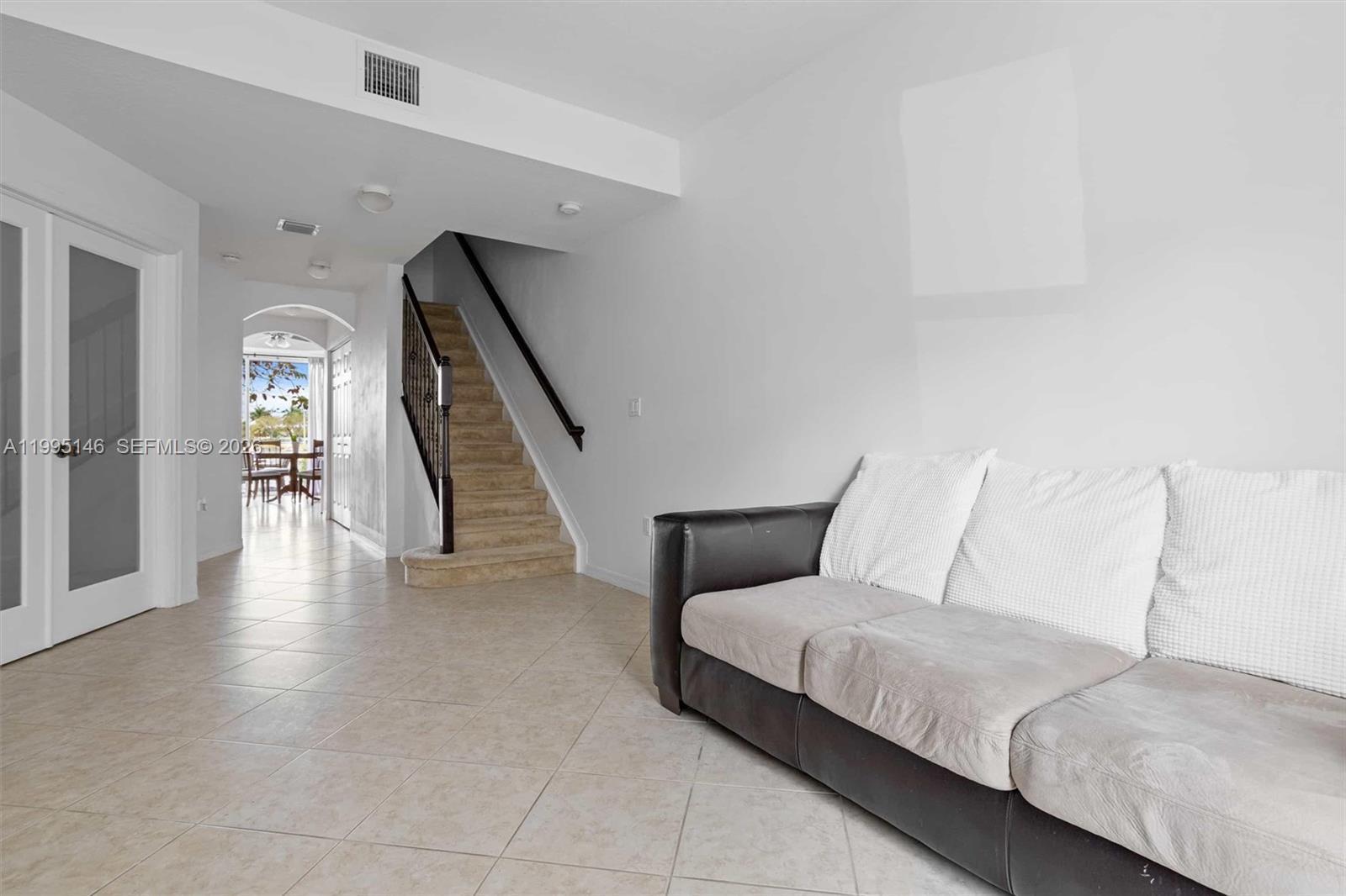 Listing photo 2 for 970 SW 144th Ave Unit#970, Pembroke Pines, FL, 33027