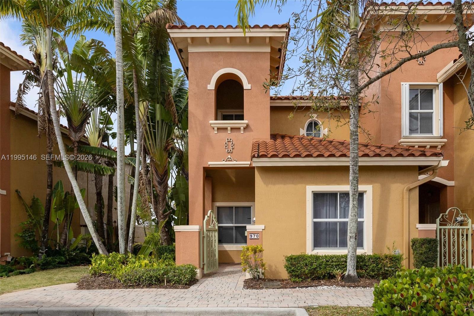 Listing photo 3 for 970 SW 144th Ave Unit#970, Pembroke Pines, FL, 33027