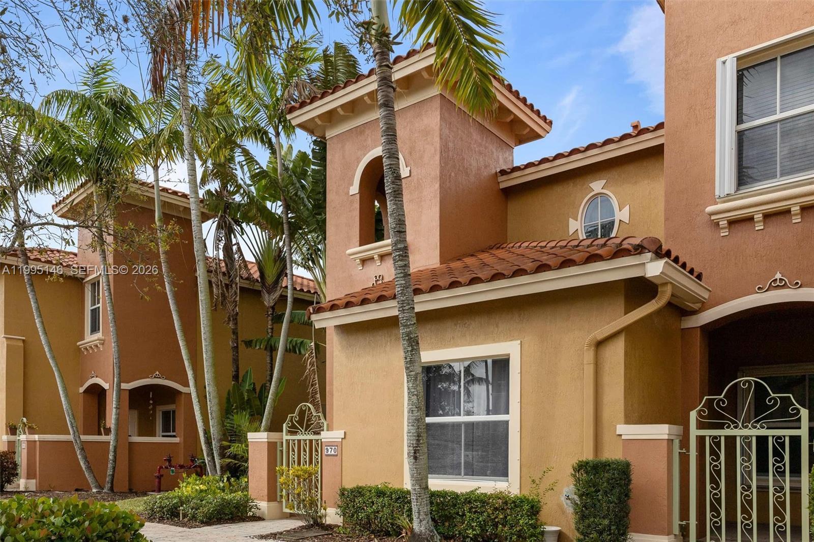 Listing photo 5 for 970 SW 144th Ave Unit#970, Pembroke Pines, FL, 33027