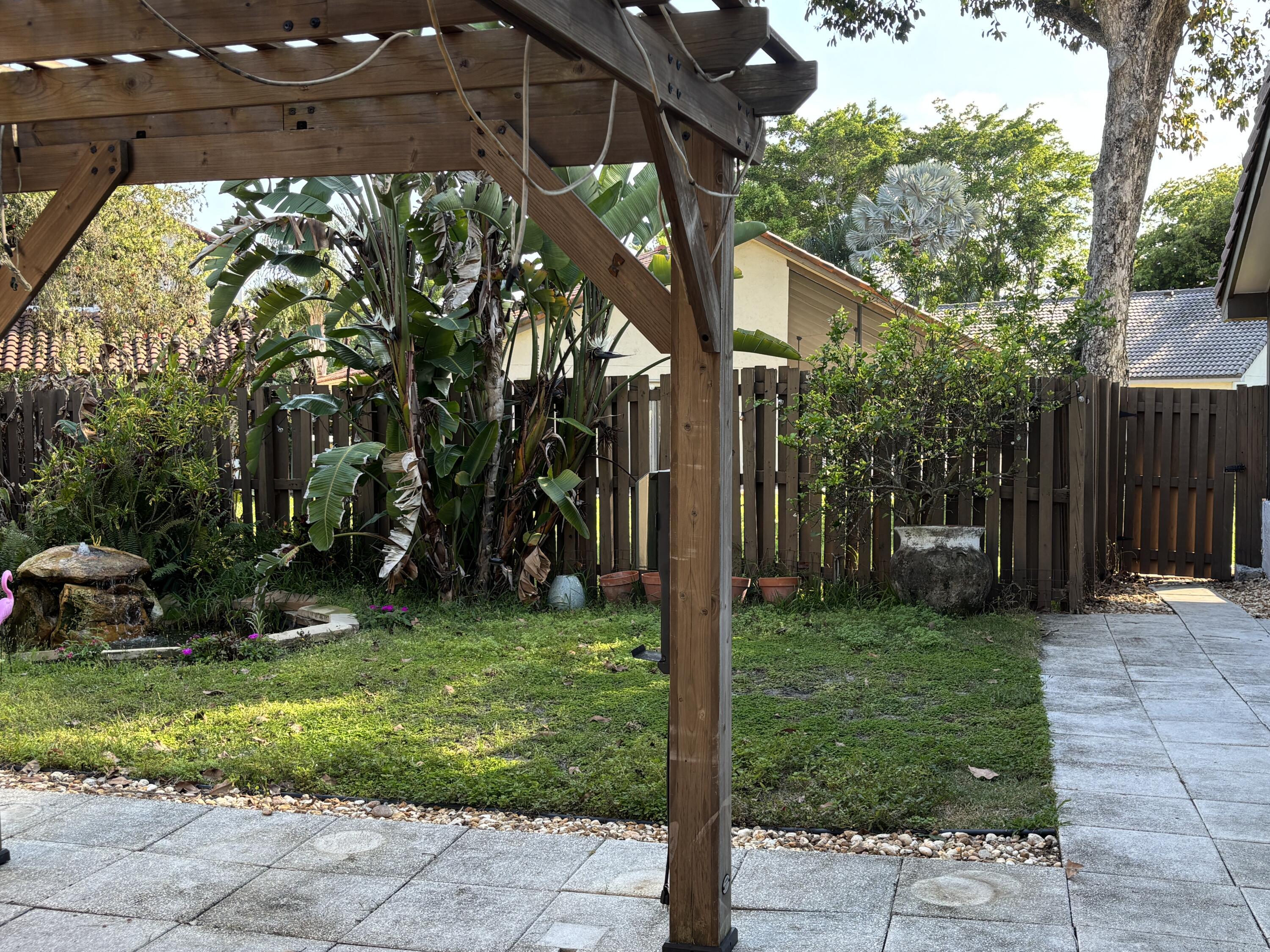 Listing photo 2 for 2199 Charleston, Weston, FL, 33326