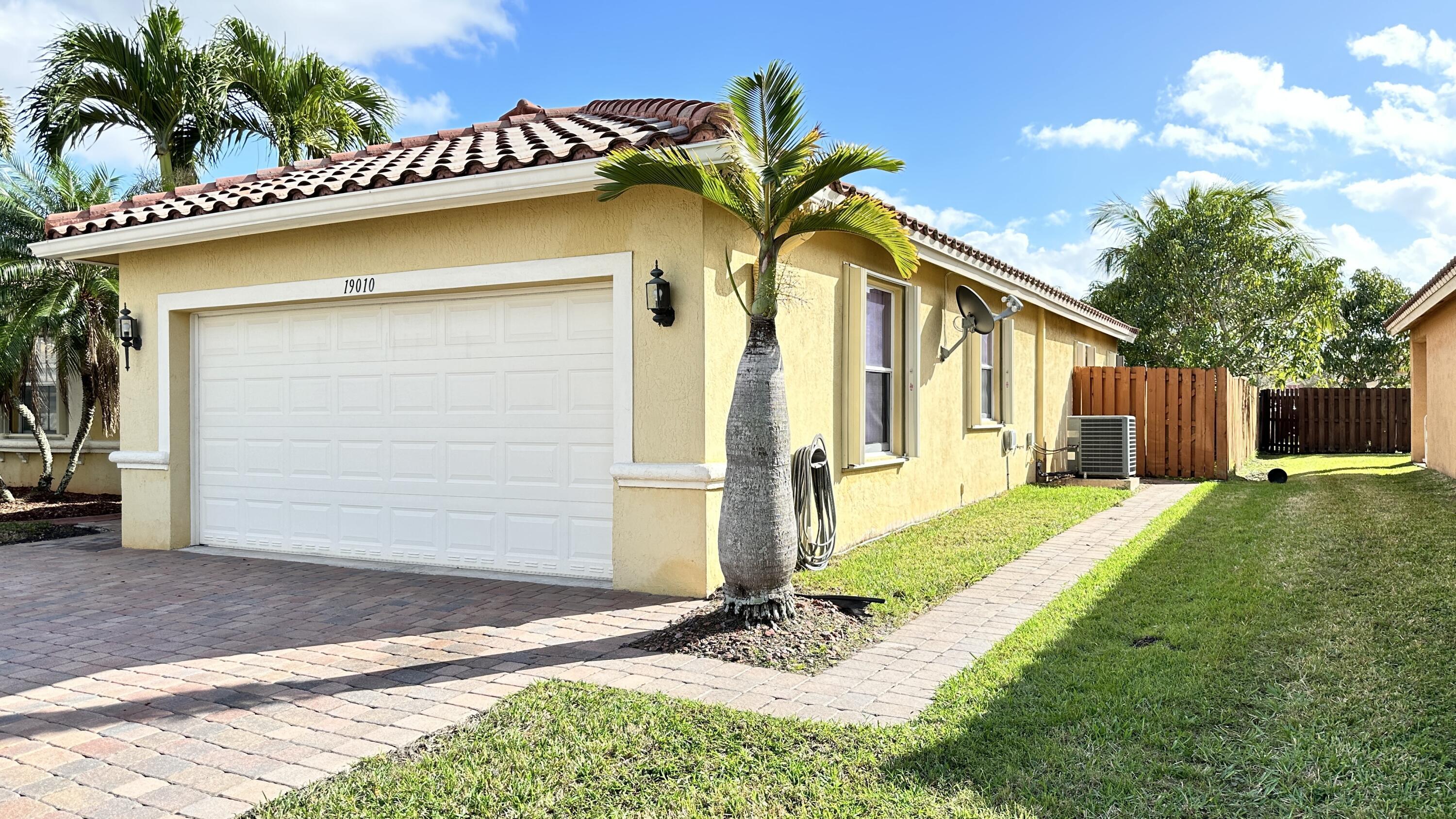 Listing photo 4 for 19010 SW 10th Street Street, Pembroke Pines, FL, 33029