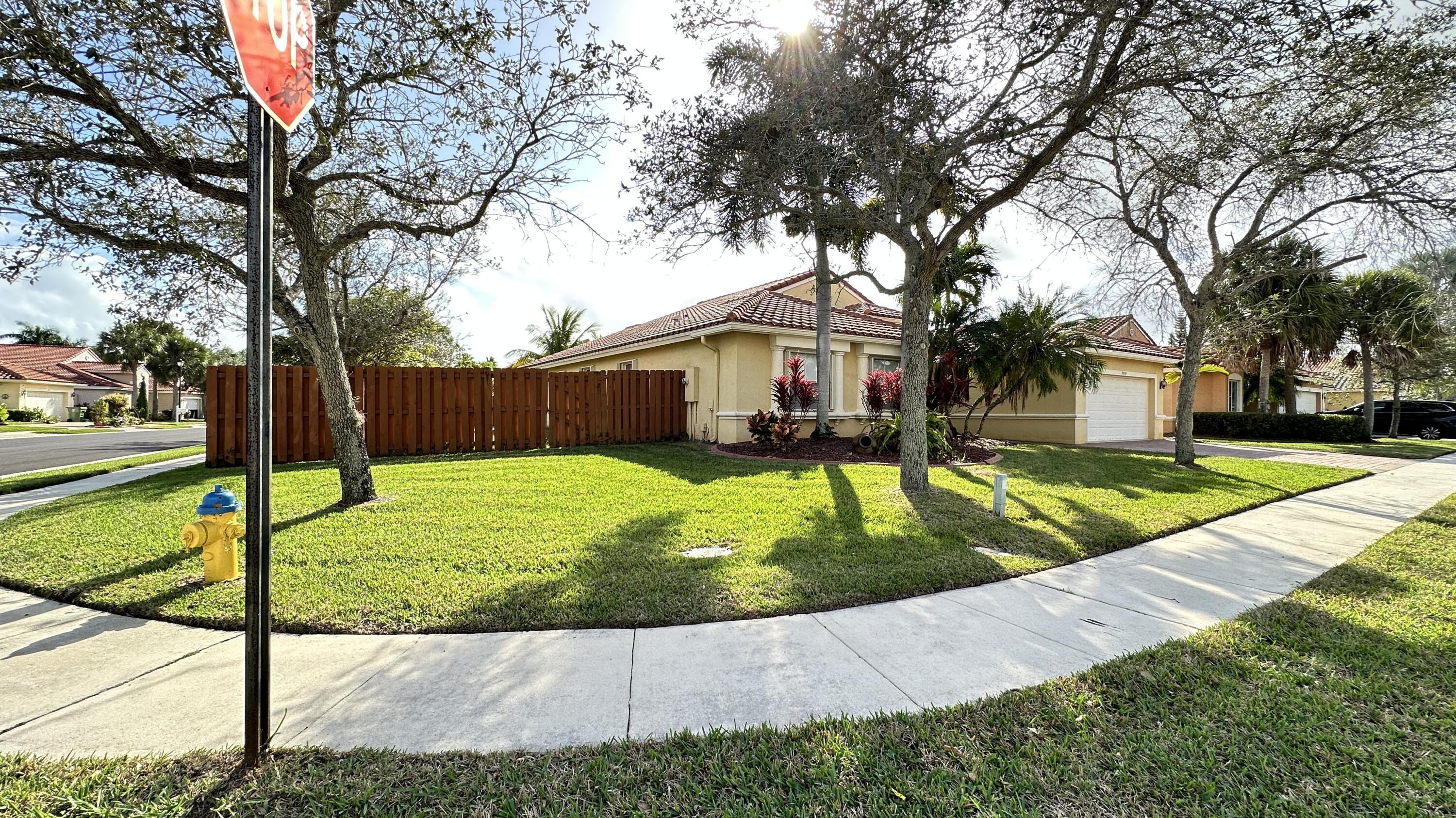 Listing photo 5 for 19010 SW 10th Street Street, Pembroke Pines, FL, 33029