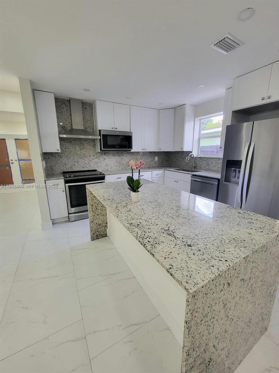 Listing photo 2 for 8140 NW 11th Ct Unit#8140, Pembroke Pines, FL, 33024