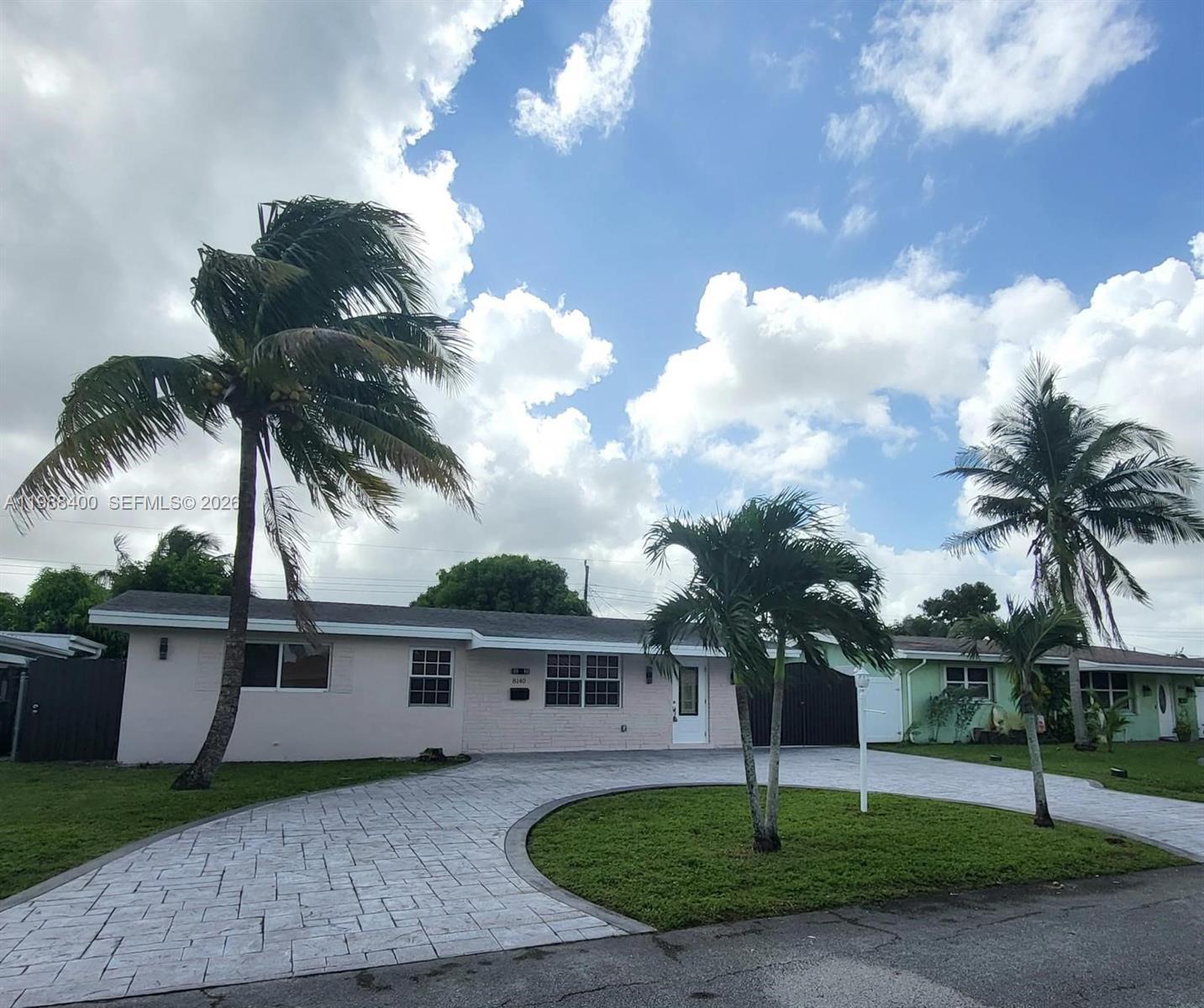 Listing photo 3 for 8140 NW 11th Ct Unit#8140, Pembroke Pines, FL, 33024