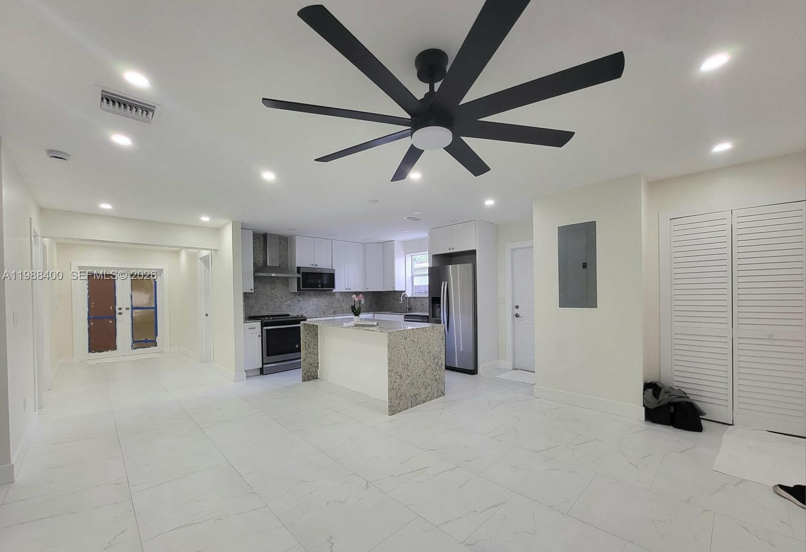 Listing photo 4 for 8140 NW 11th Ct Unit#8140, Pembroke Pines, FL, 33024