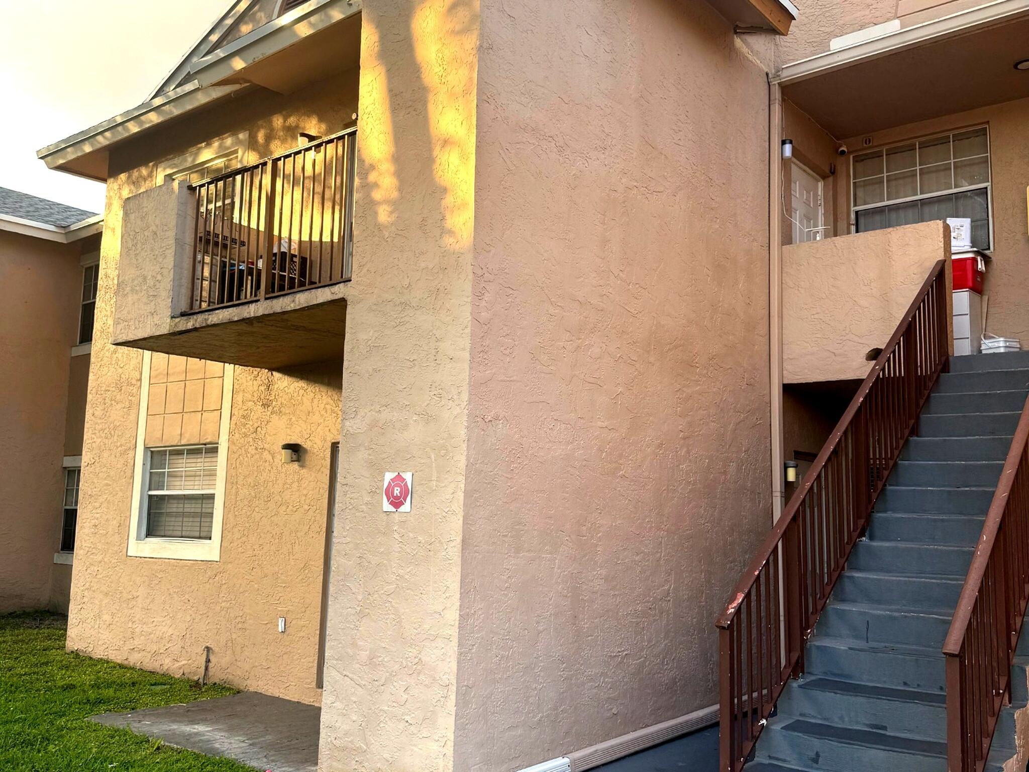 Listing photo 2 for 2331 NW 96th Terrace Terrace Unit#17m, Pembroke Pines, FL, 33024