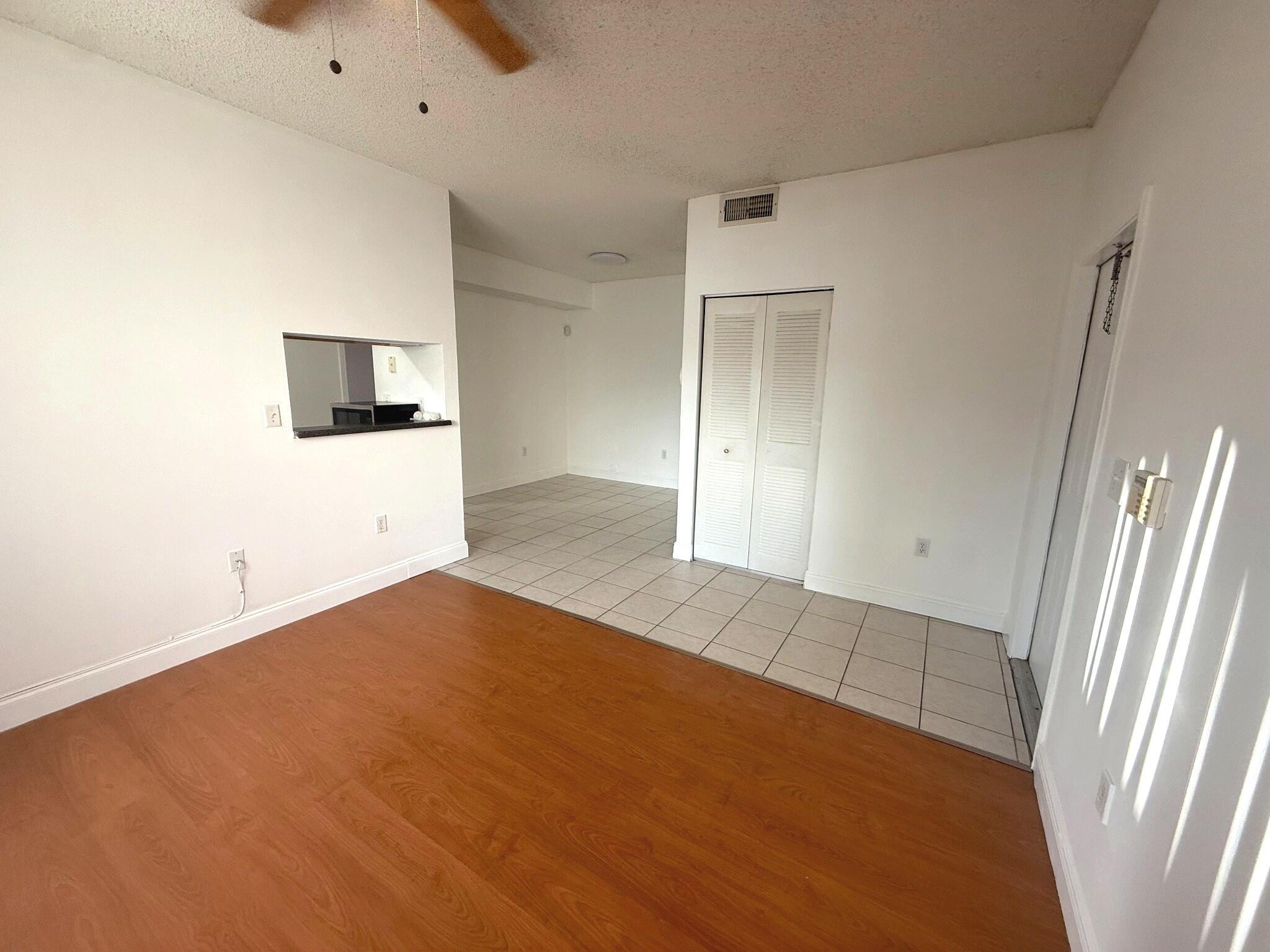 Listing photo 6 for 2331 NW 96th Terrace Terrace Unit#17m, Pembroke Pines, FL, 33024