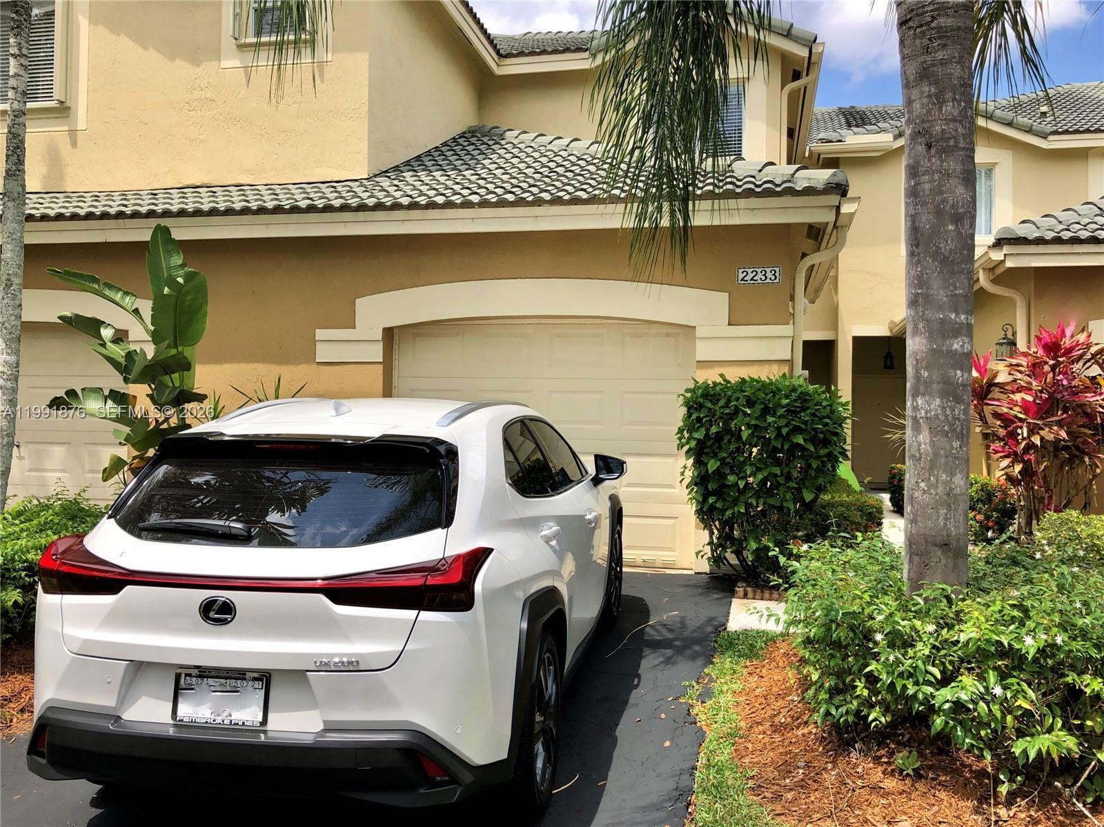 Listing photo 3 for 2233 Ensenada Ter, Weston, FL, 33327