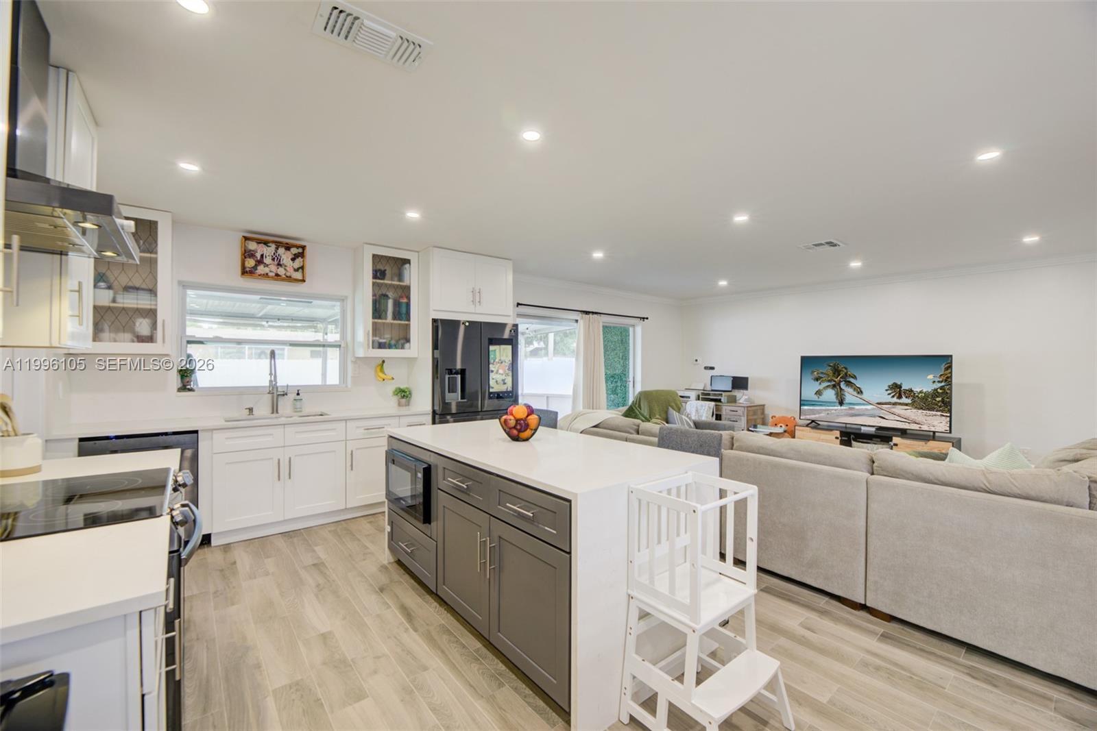 Listing photo 5 for 8461 NW 16th St Unit#8461, Pembroke Pines, FL, 33024