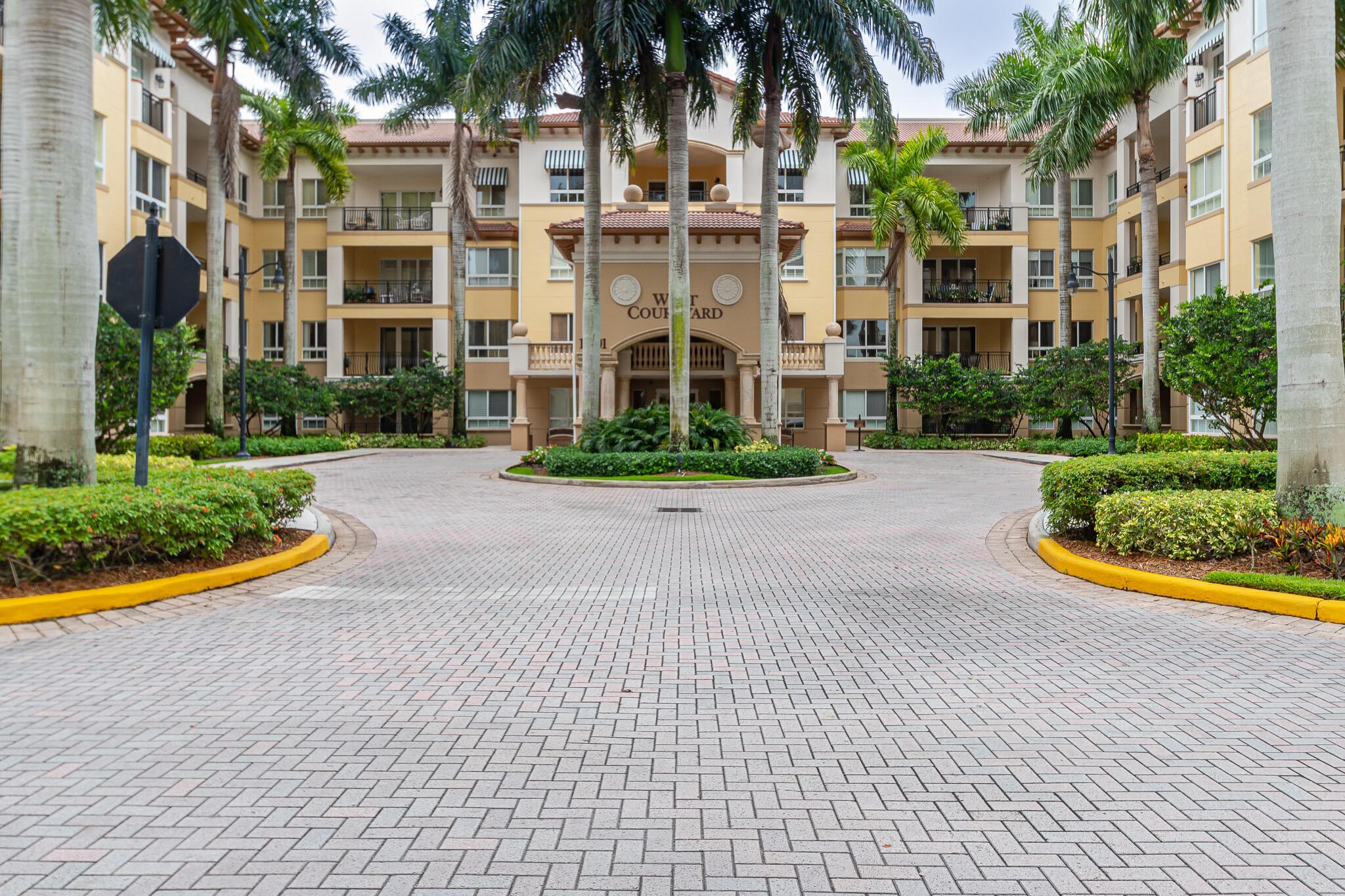 Listing photo 3 for 16101 Emerald Estates Drive Drive Unit#146, Weston, FL, 33331