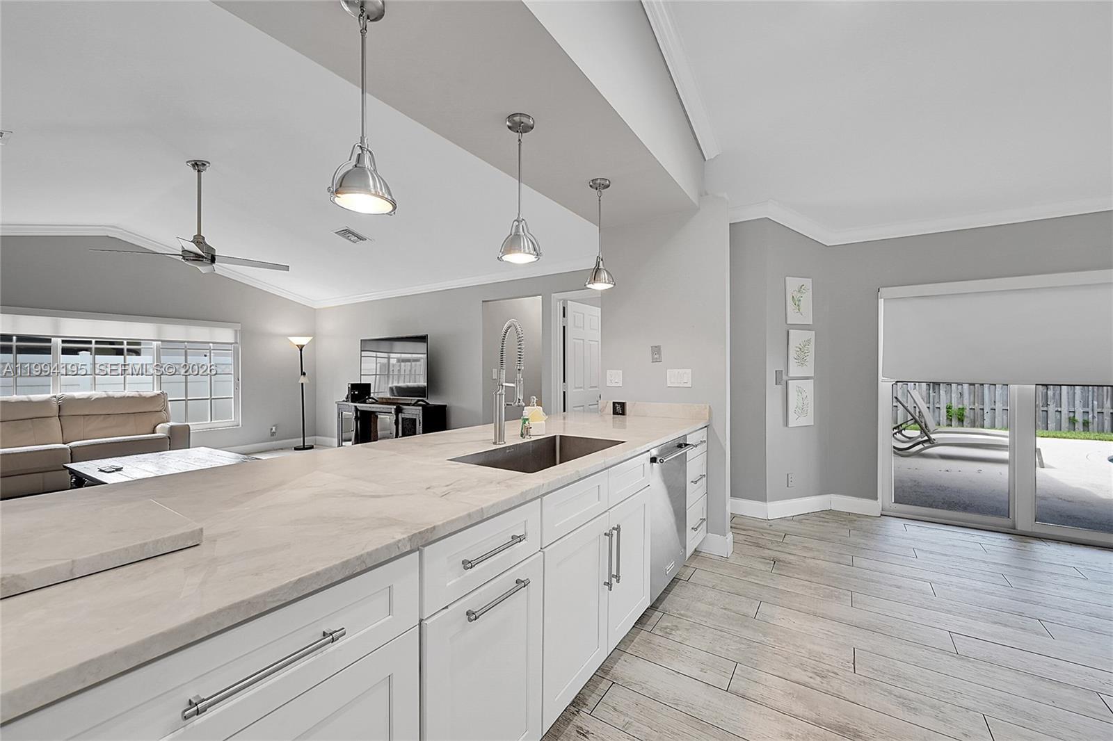 Listing photo 2 for 9841 SW 1st St Unit#9841, Plantation, FL, 33324