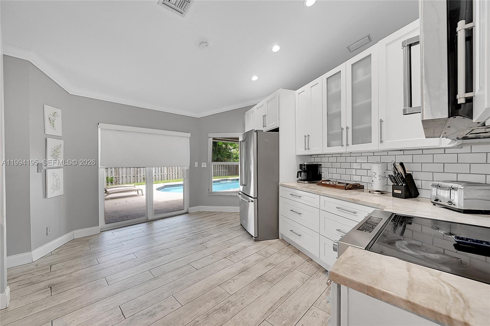 Listing photo 5 for 9841 SW 1st St Unit#9841, Plantation, FL, 33324