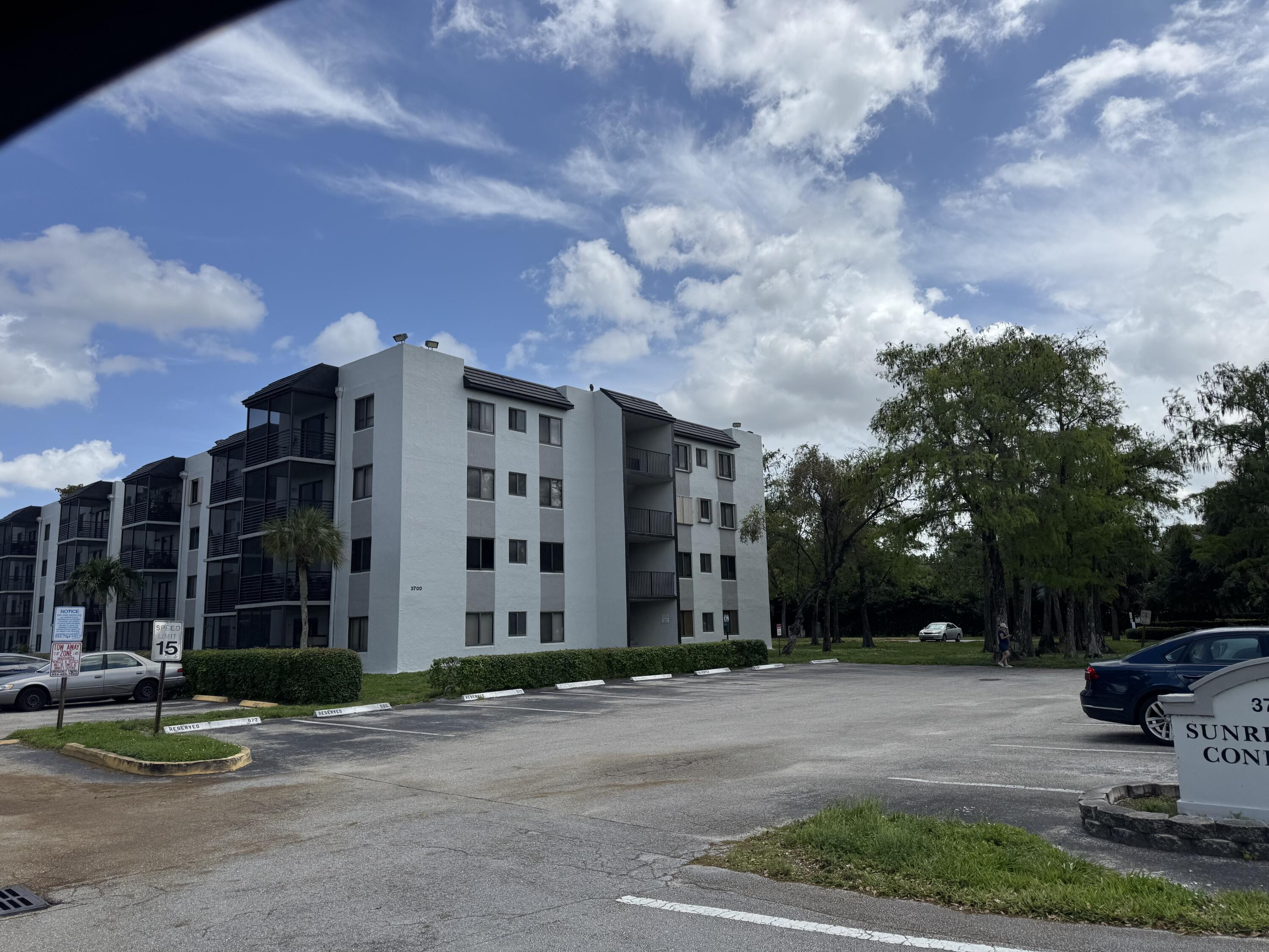Listing photo 2 for 3710 N Pine Island Road Road Unit#122, Sunrise, FL, 33351
