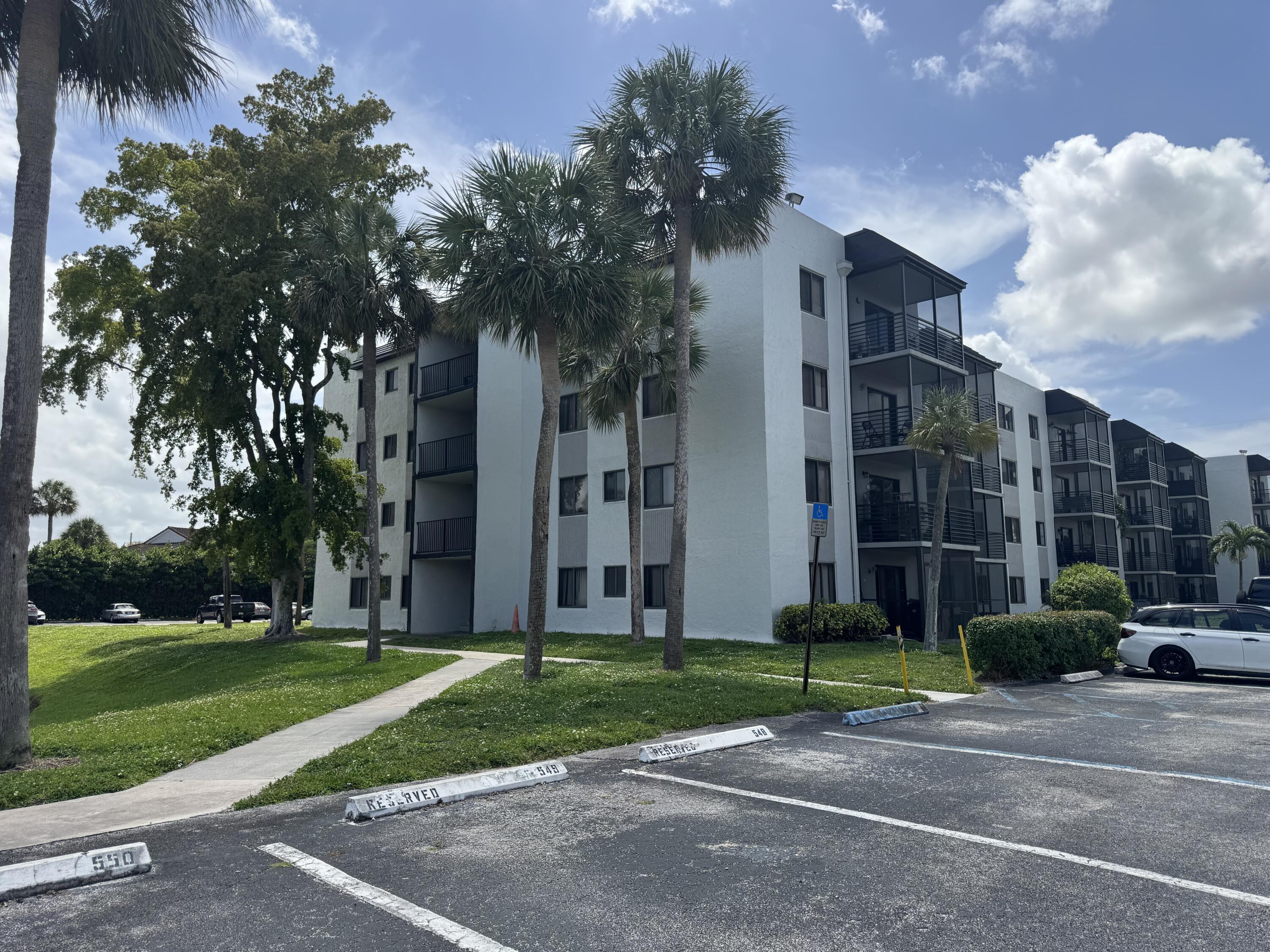 Listing photo 3 for 3710 N Pine Island Road Road Unit#122, Sunrise, FL, 33351