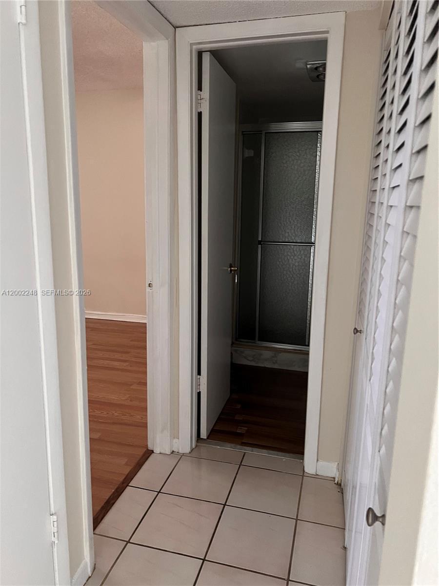 Listing photo 2 for 8101 SW 24th Ct Unit#406, Davie, FL, 33324