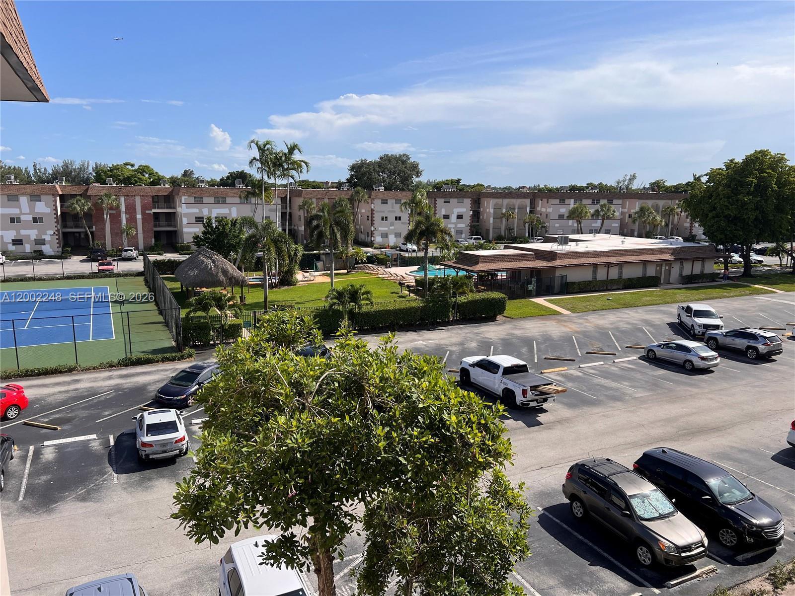 Listing photo 3 for 8101 SW 24th Ct Unit#406, Davie, FL, 33324