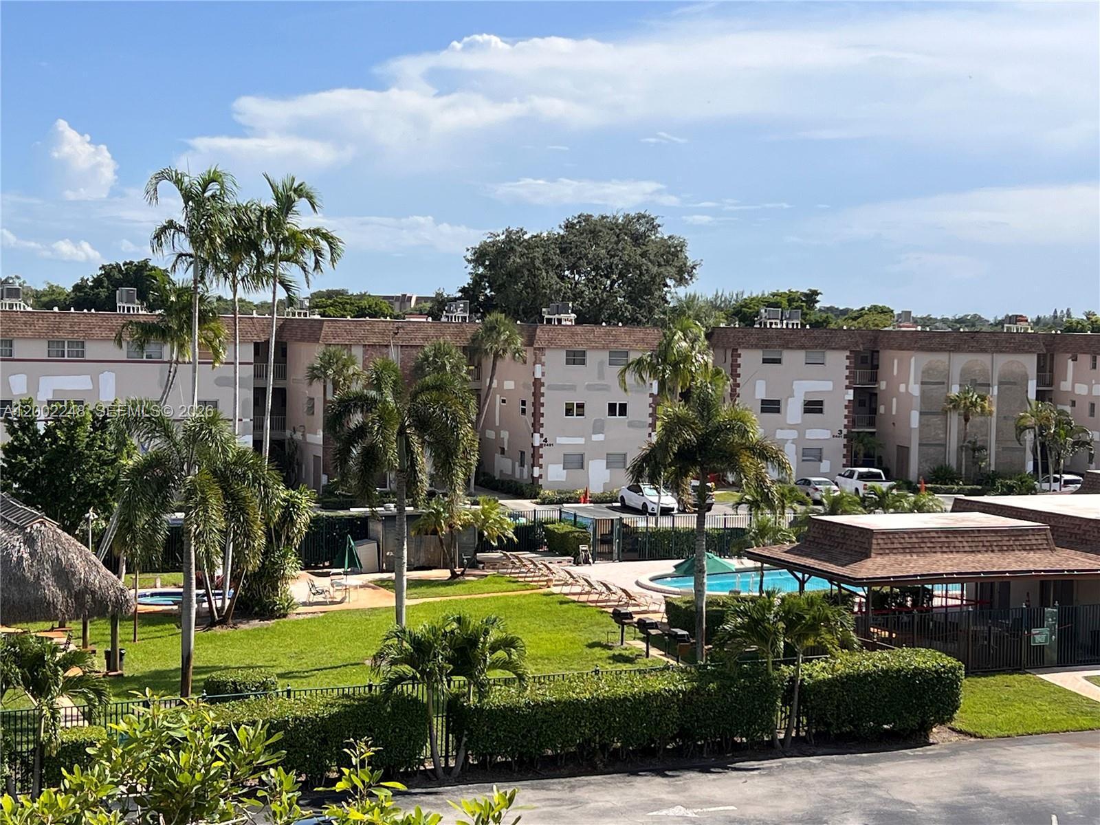 Listing photo 4 for 8101 SW 24th Ct Unit#406, Davie, FL, 33324