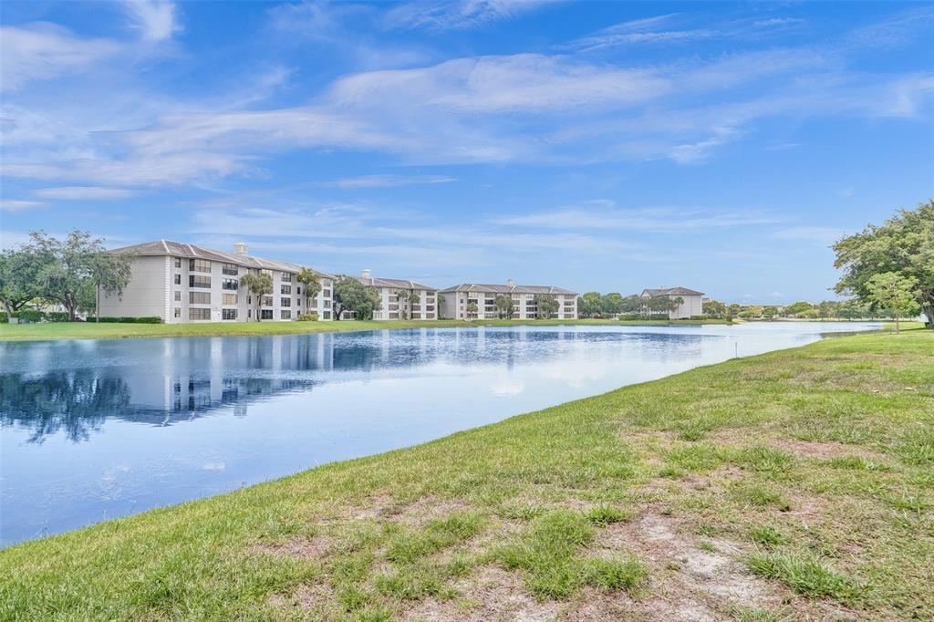 Listing photo 3 for 9440 Poinciana Place Place Unit#101, Davie, FL, 33324