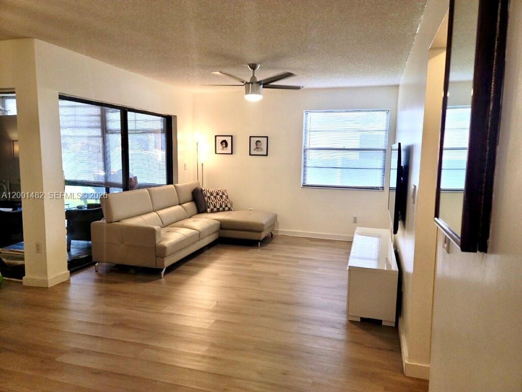 Listing photo 3 for 11905 NW 11th St Unit#11905, Pembroke Pines, FL, 33026