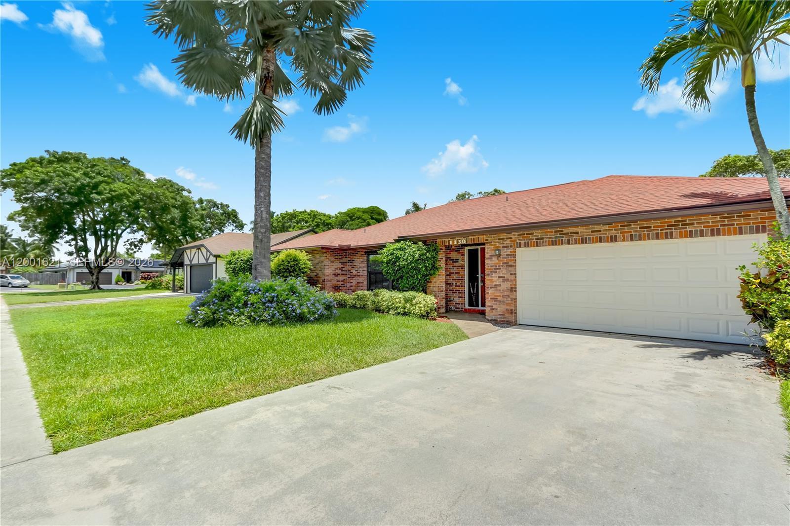 Listing photo 4 for 1130 NW 78th Ter, Plantation, FL, 33322