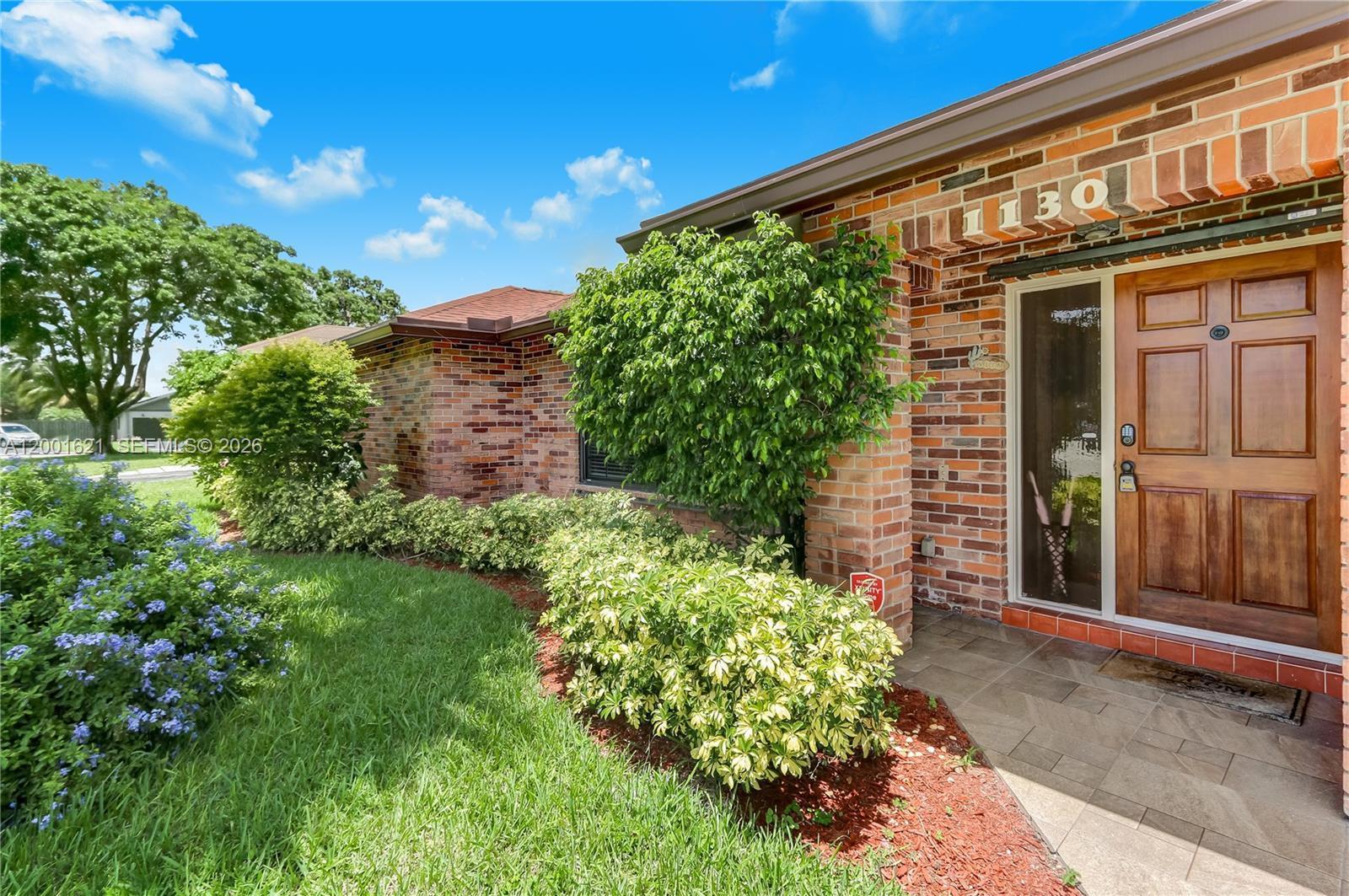 Listing photo 5 for 1130 NW 78th Ter, Plantation, FL, 33322