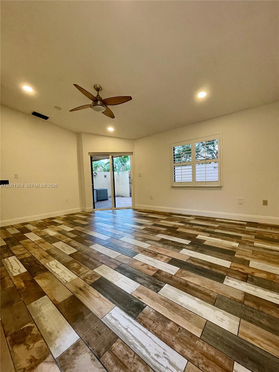 Listing photo 3 for 11288 SW 9th Ct, Pembroke Pines, FL, 33025