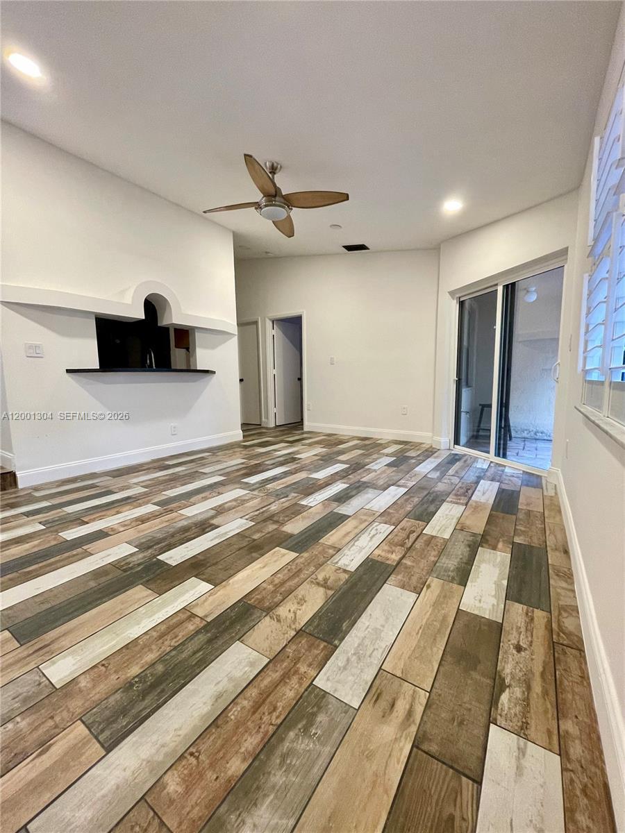 Listing photo 4 for 11288 SW 9th Ct, Pembroke Pines, FL, 33025