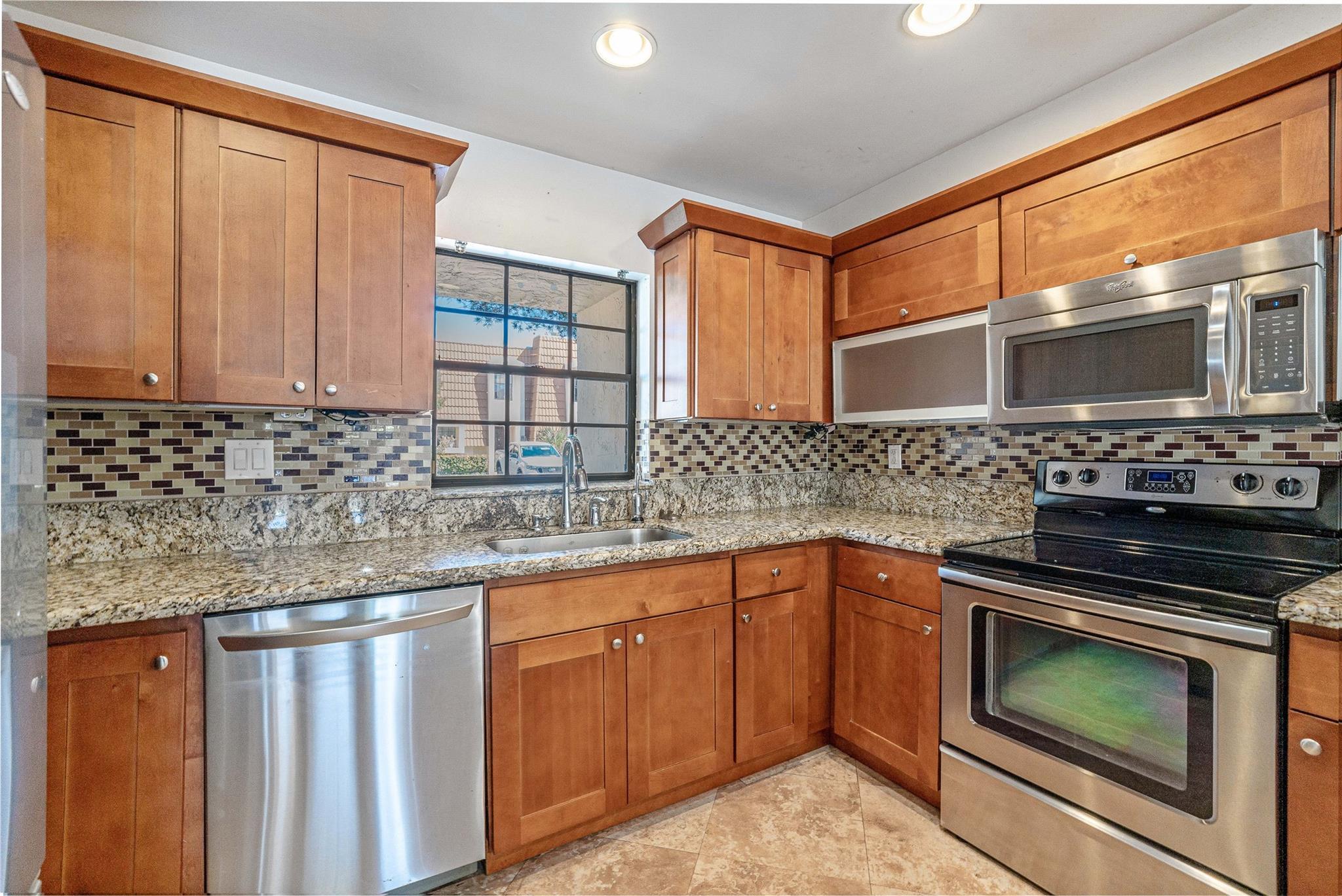 Listing photo 3 for 167 NW 115th Terrace Terrace, Plantation, FL, 33325