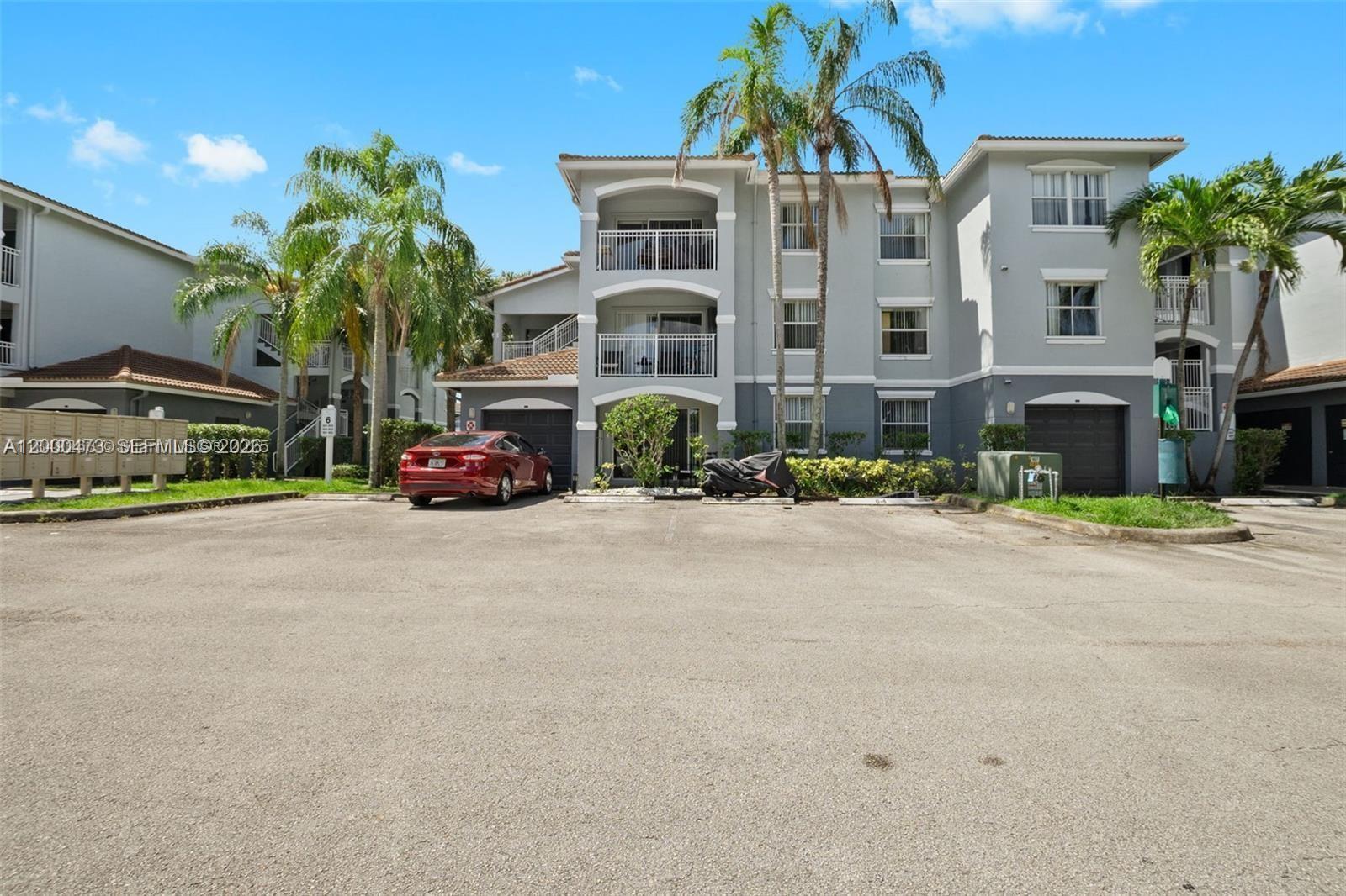 Listing photo 3 for 9645 NW 1st Ct Unit#1-303, Pembroke Pines, FL, 33024
