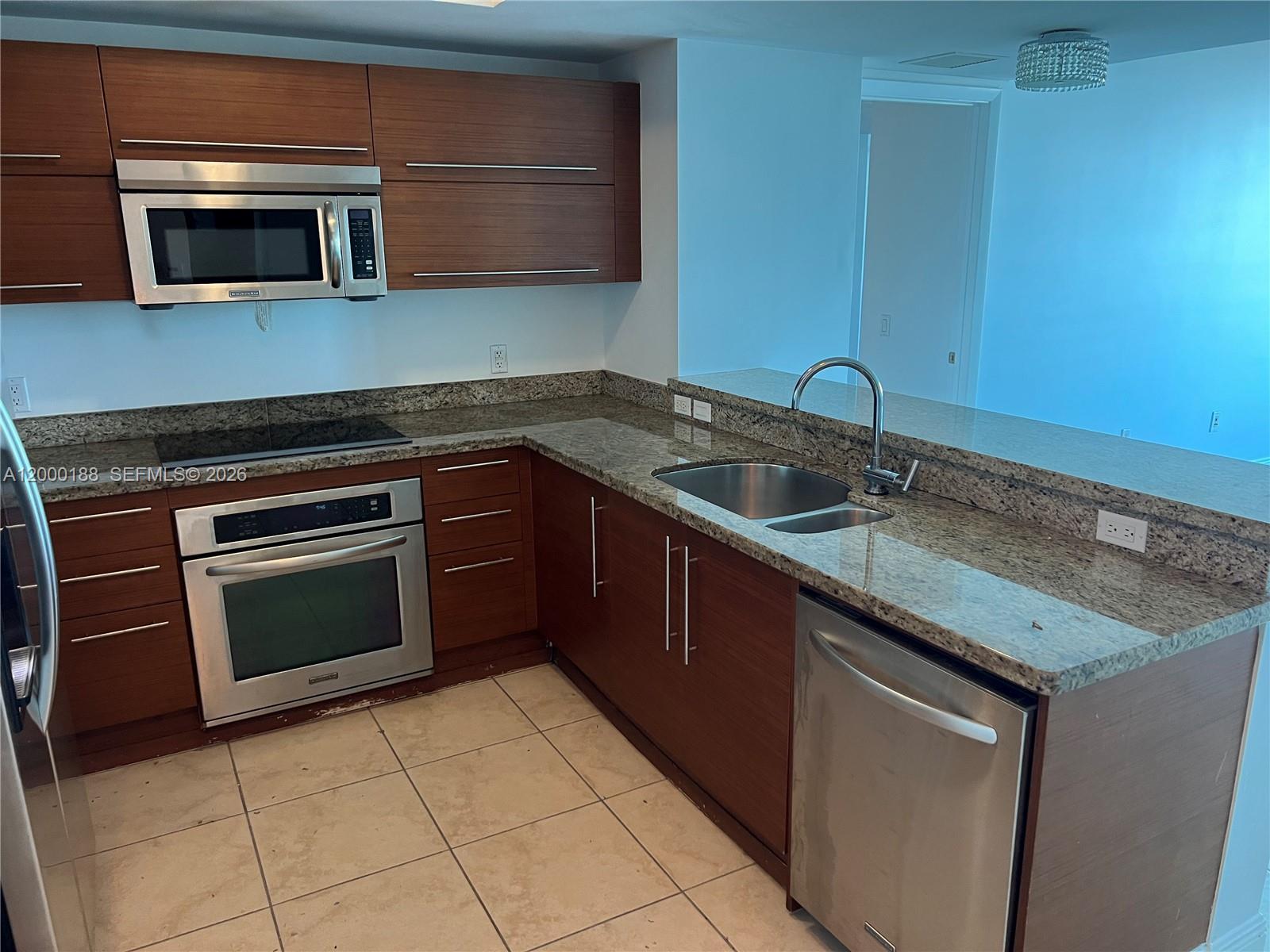 Listing photo 4 for 2641 N FLAMINGO RD Unit#2006N, Sunrise, FL, 33323