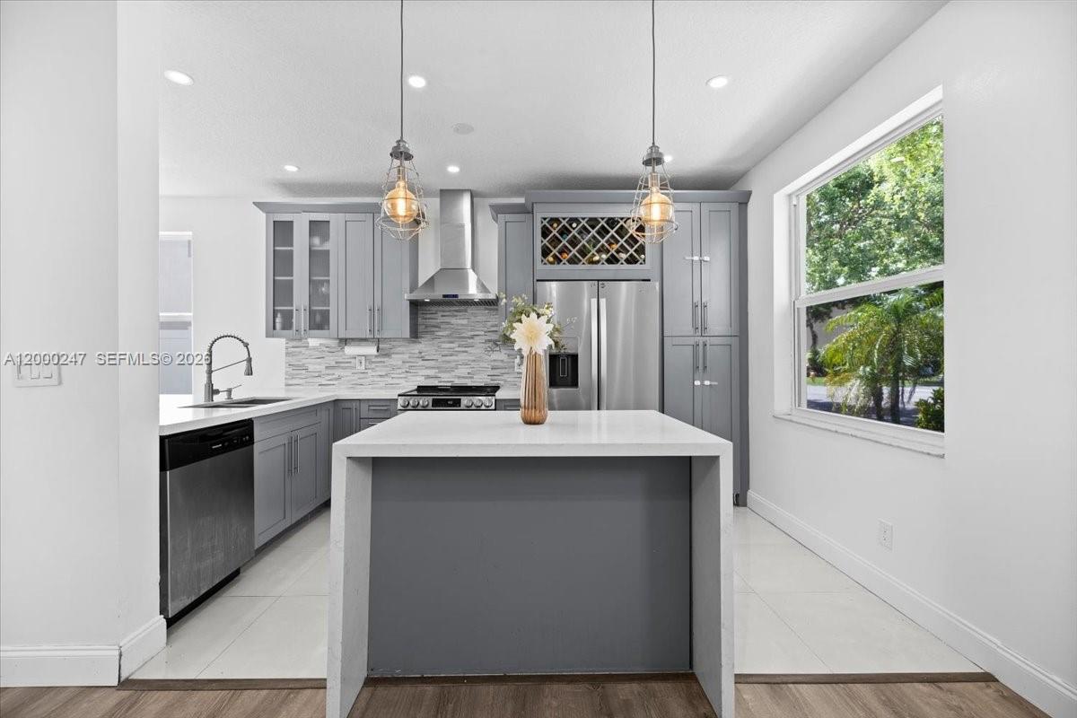 Listing photo 2 for 15385 SW 51st St, Davie, FL, 33331