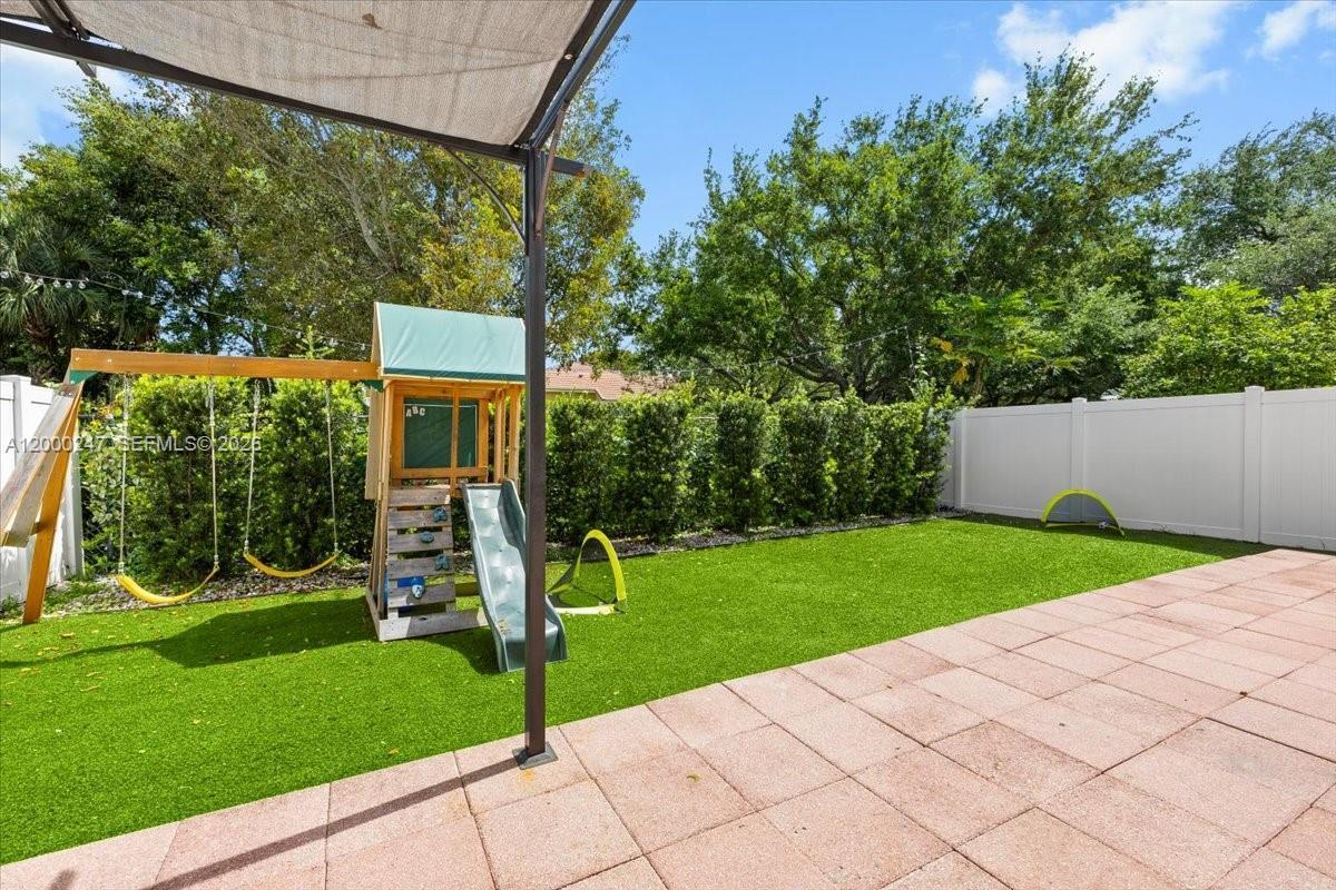 Listing photo 4 for 15385 SW 51st St, Davie, FL, 33331