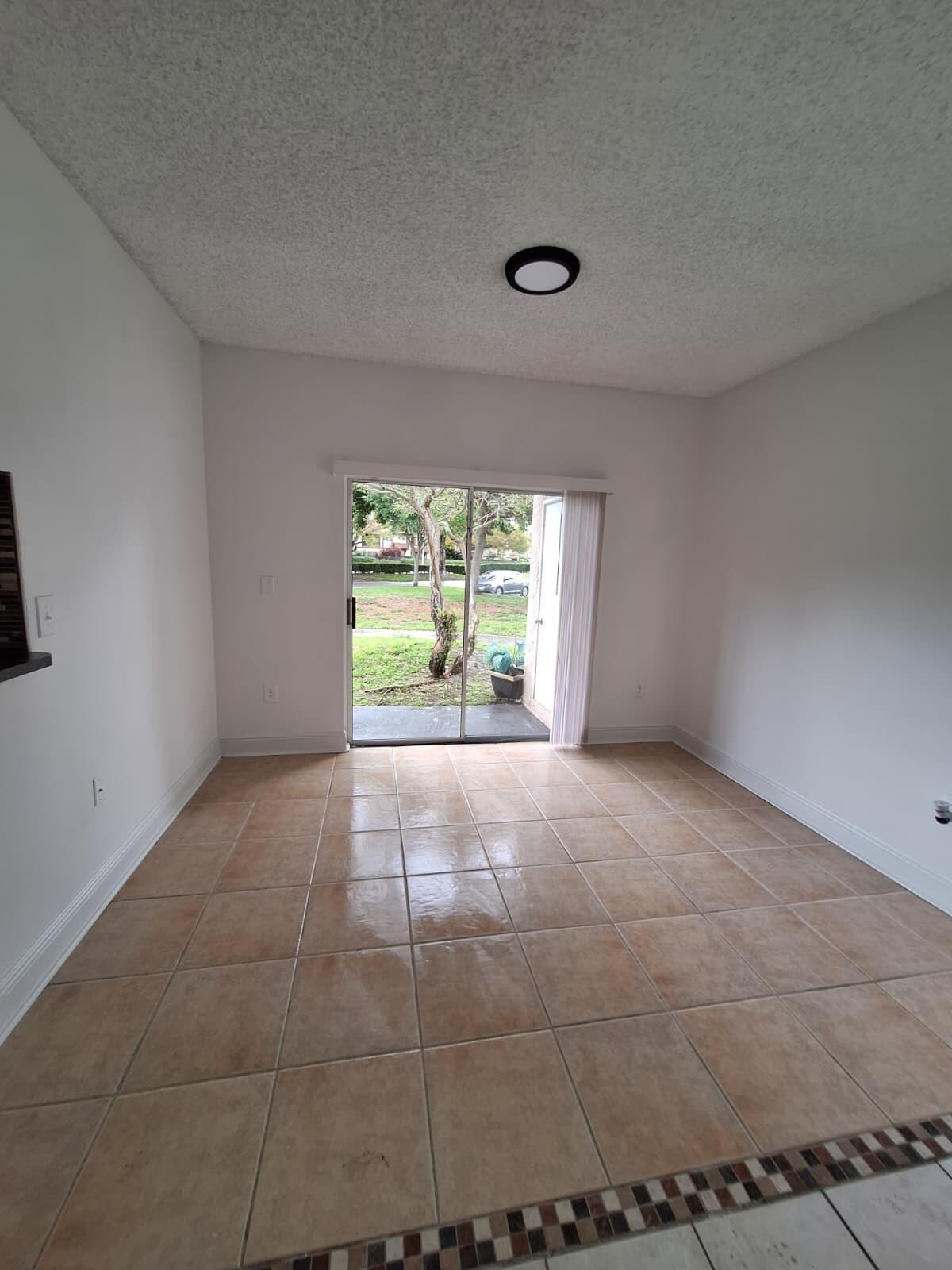 Listing photo 4 for 1821 NW 96th Terrace Terrace Unit#5f, Pembroke Pines, FL, 33024