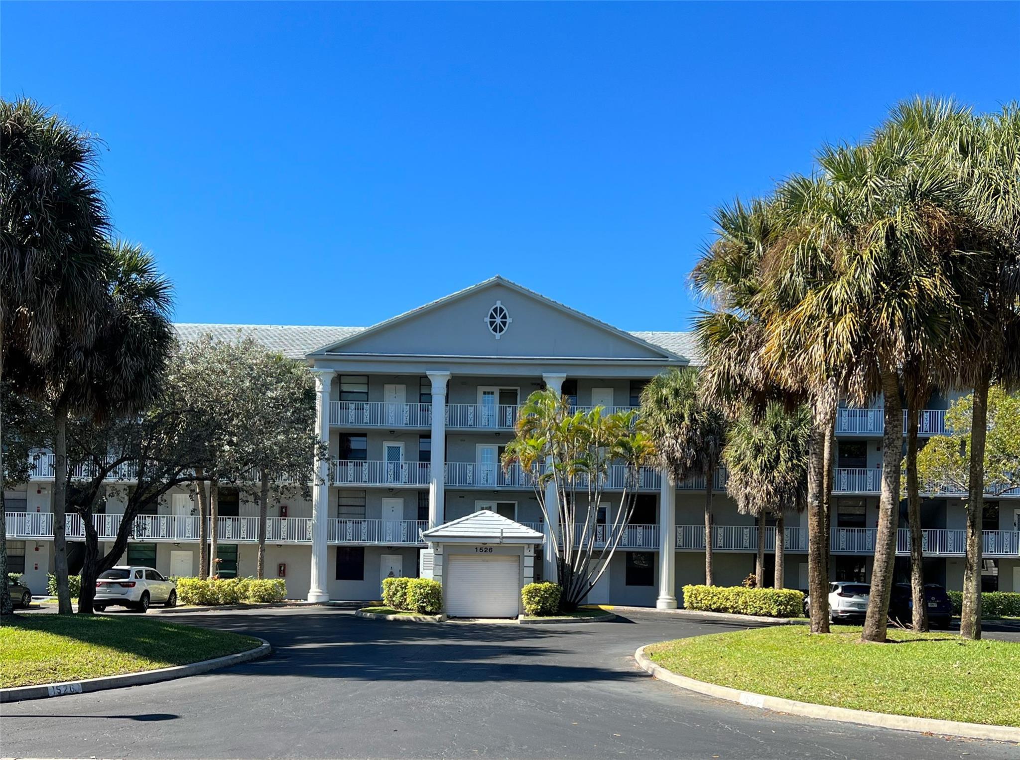 Listing photo 4 for 1526 Whitehall Drive Drive Unit#402, Davie, FL, 33324