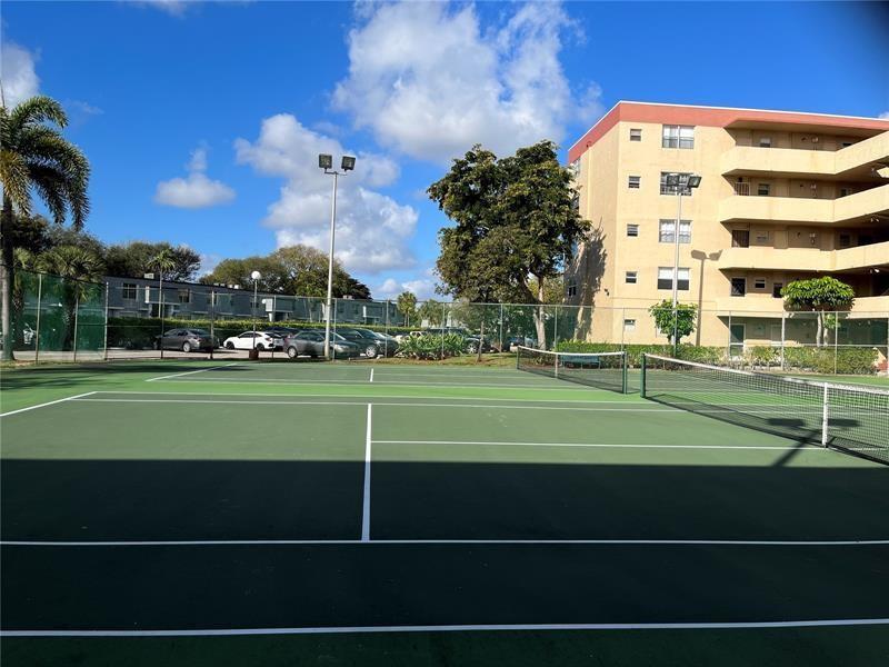Listing photo 2 for 404 NW 68th Avenue Avenue Unit#316, Plantation, FL, 33317