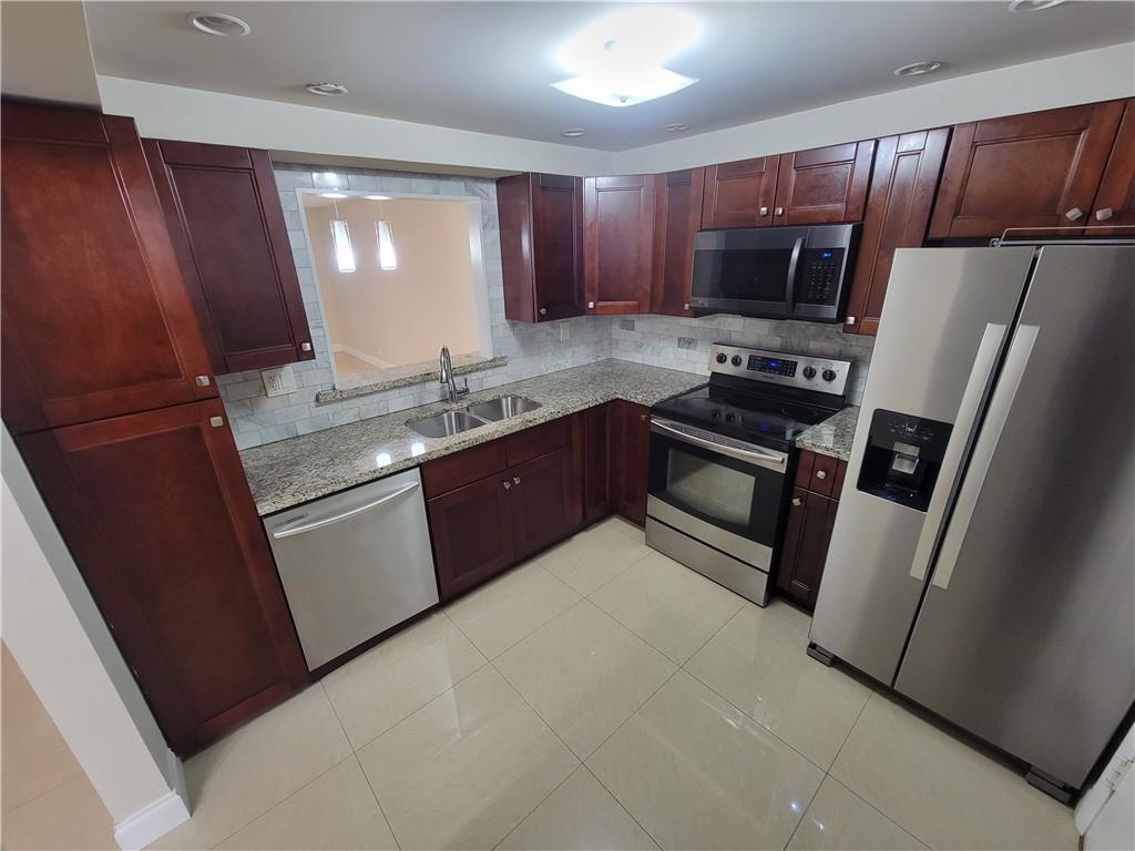 Listing photo 3 for 404 NW 68th Avenue Avenue Unit#316, Plantation, FL, 33317