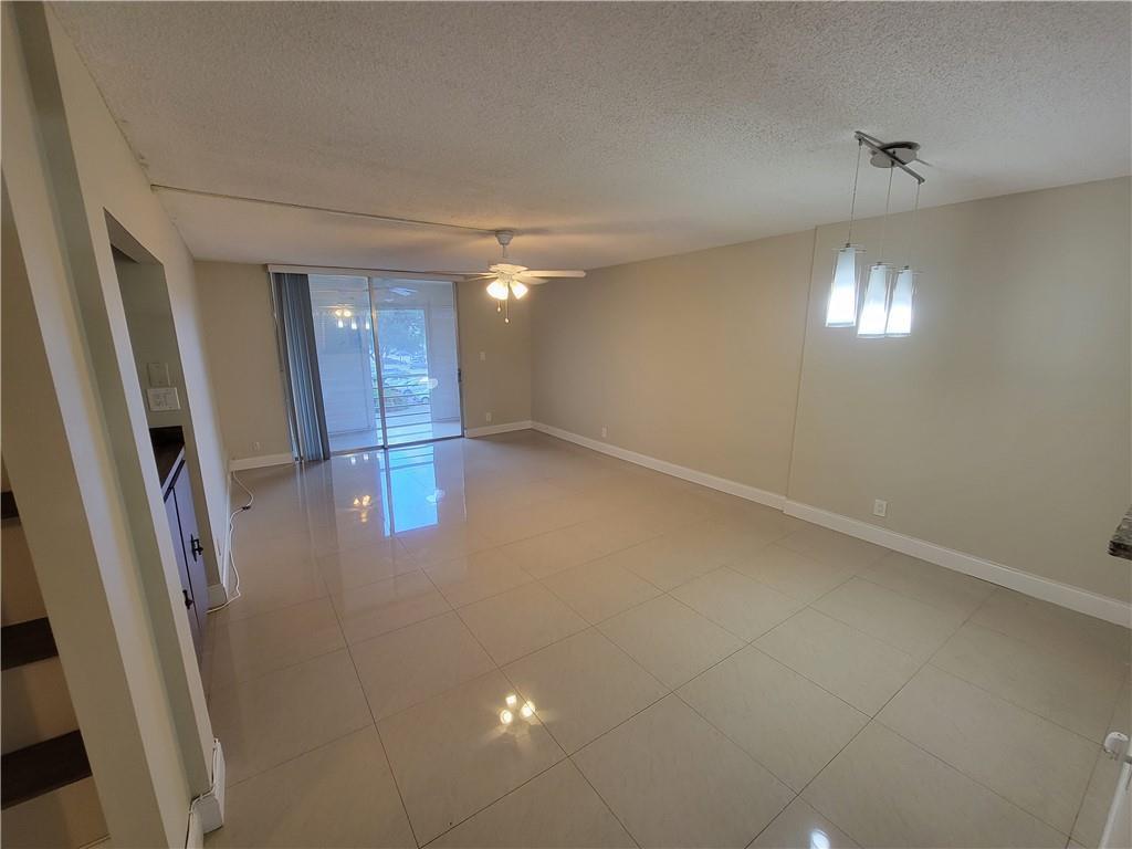 Listing photo 4 for 404 NW 68th Avenue Avenue Unit#316, Plantation, FL, 33317