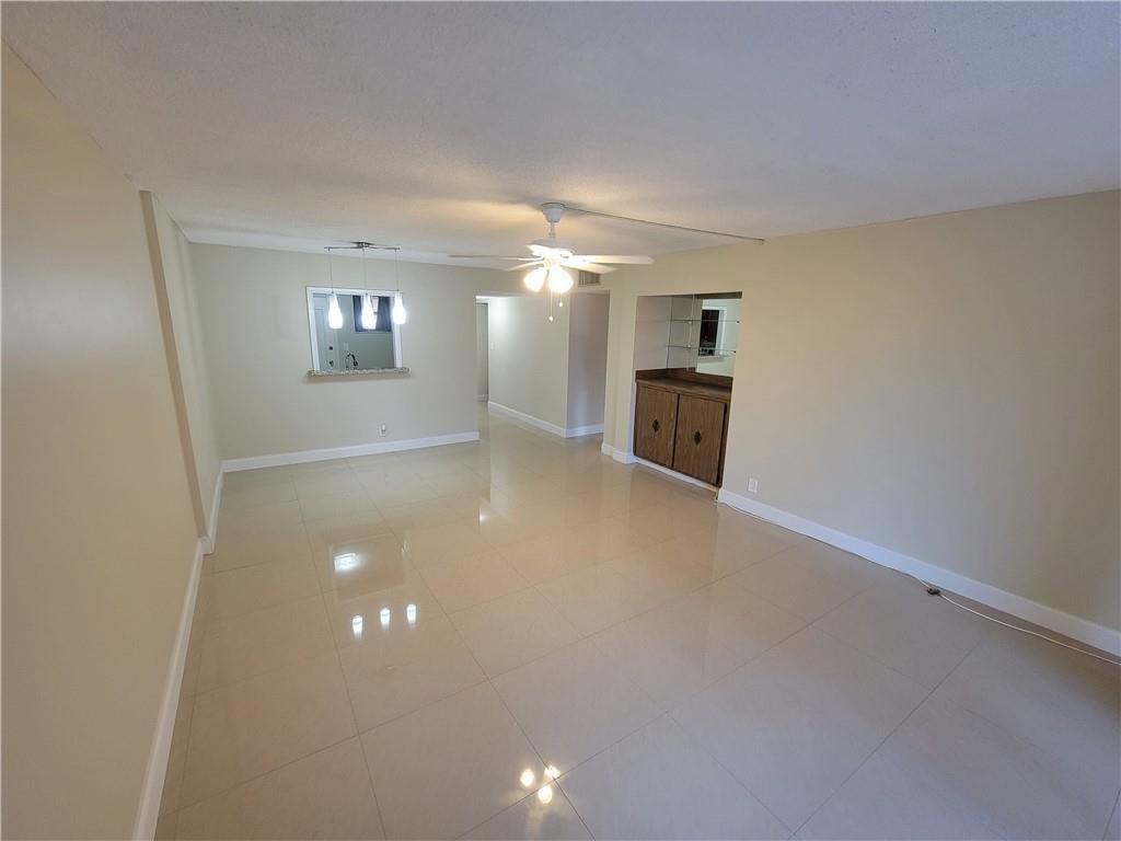 Listing photo 5 for 404 NW 68th Avenue Avenue Unit#316, Plantation, FL, 33317