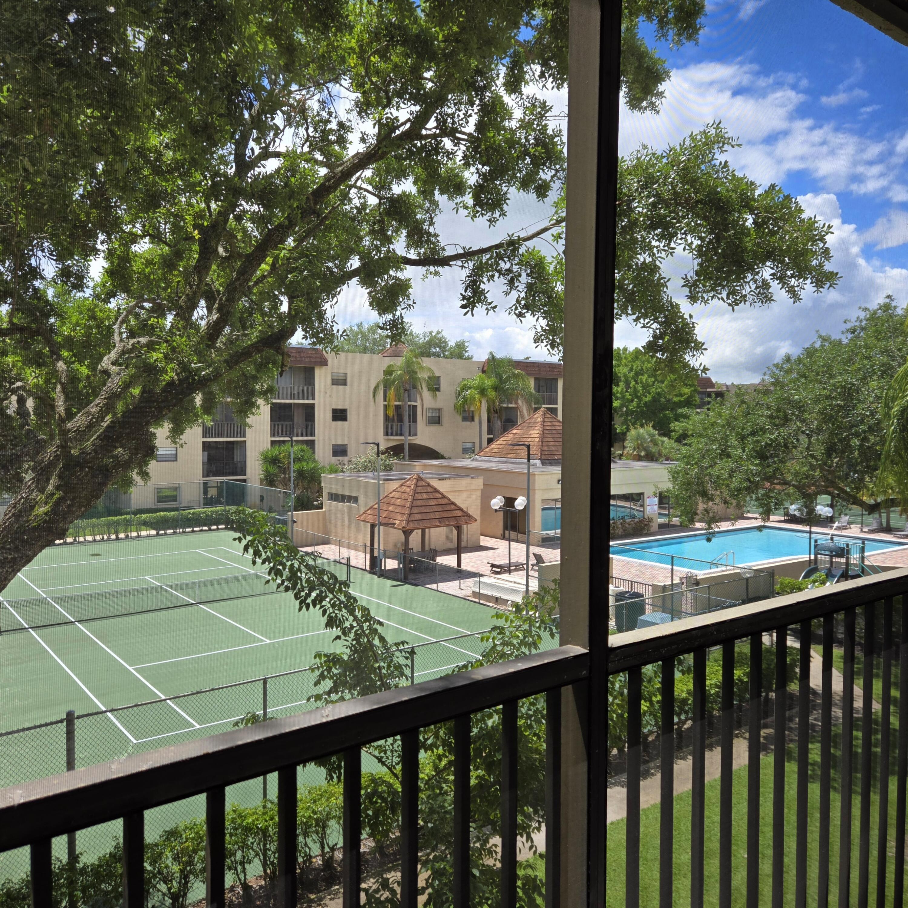 Listing photo 3 for 10501 W Broward Boulevard Boulevard Unit#302, Plantation, FL, 33324