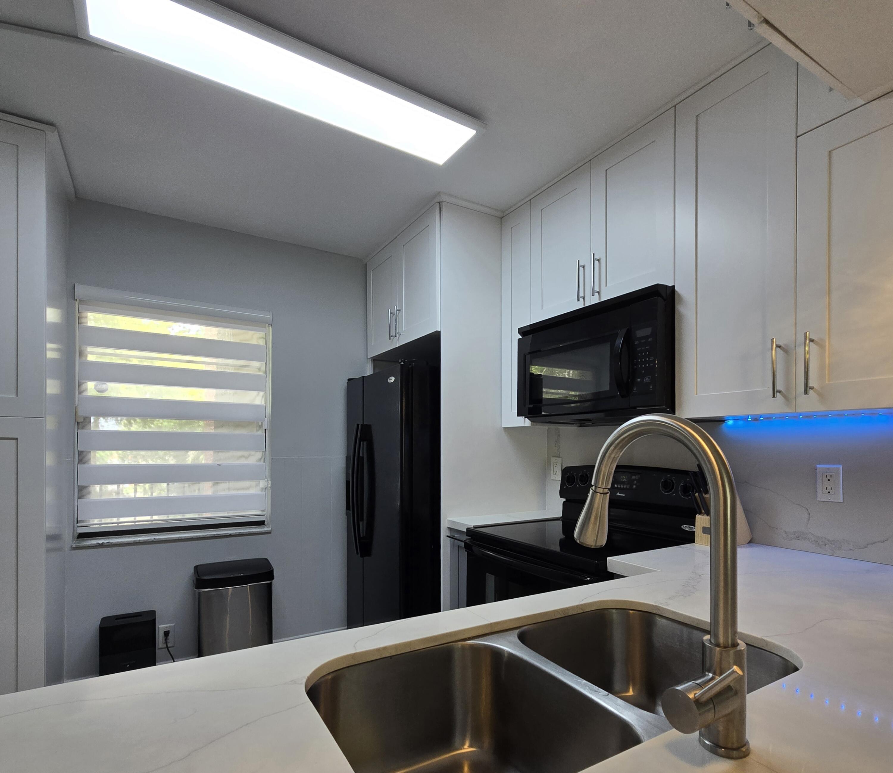 Listing photo 6 for 10501 W Broward Boulevard Boulevard Unit#302, Plantation, FL, 33324