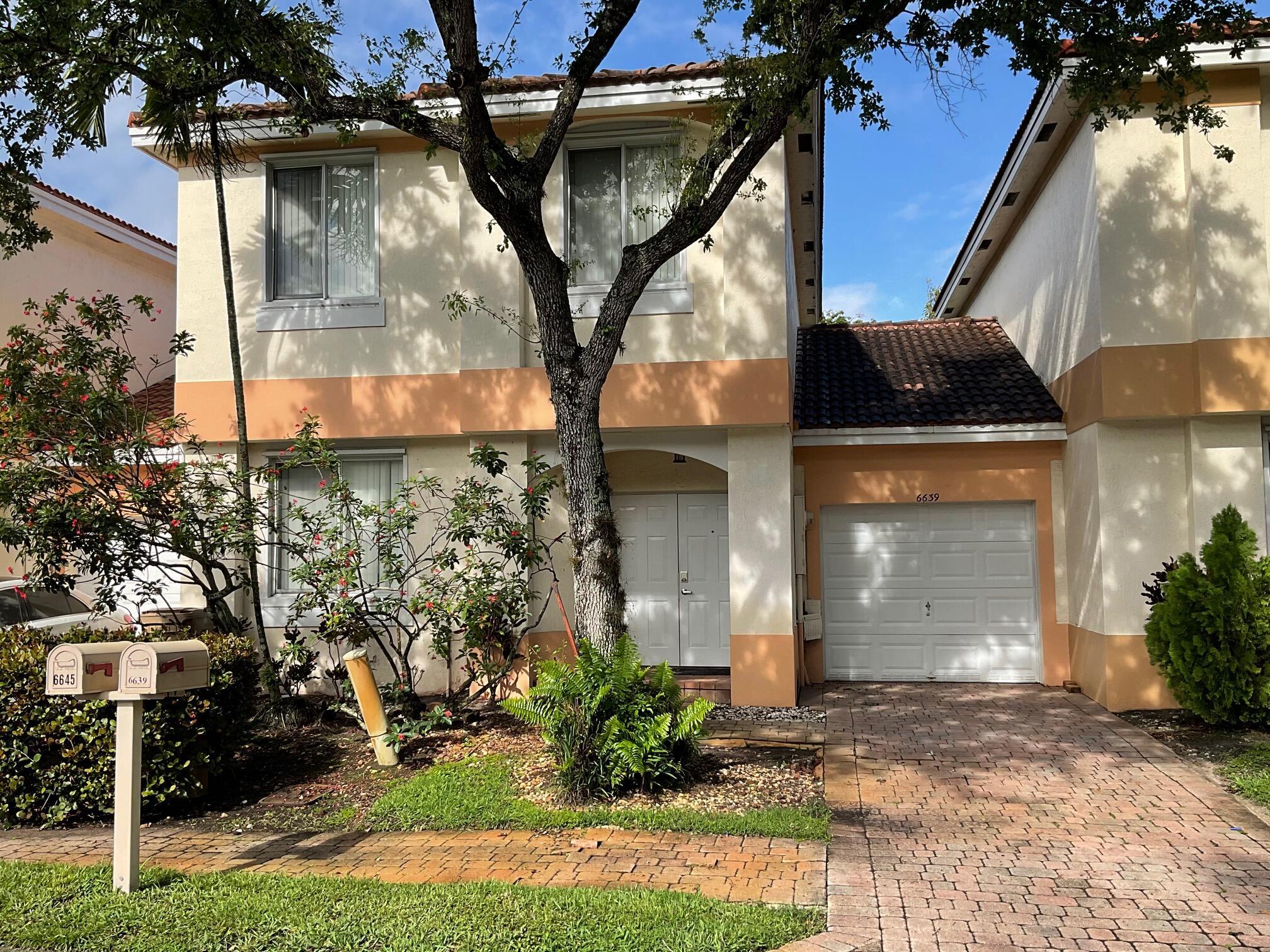 Listing photo 3 for 6639 Hidden Cove Drive Drive Unit#4-7, Davie, FL, 33314