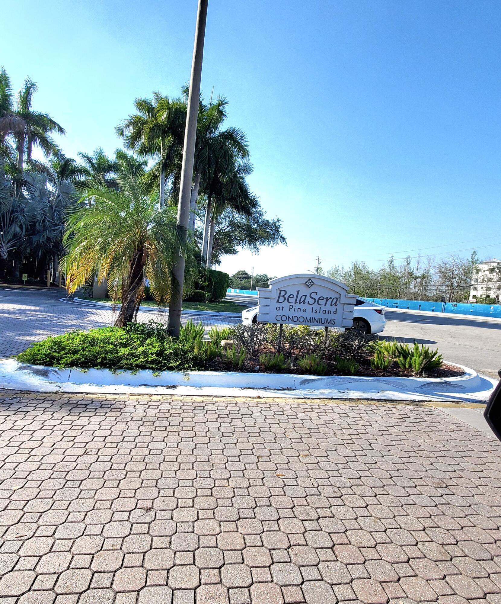 Listing photo 3 for 721 N Pine Island Road Road Unit#103, Plantation, FL, 33324