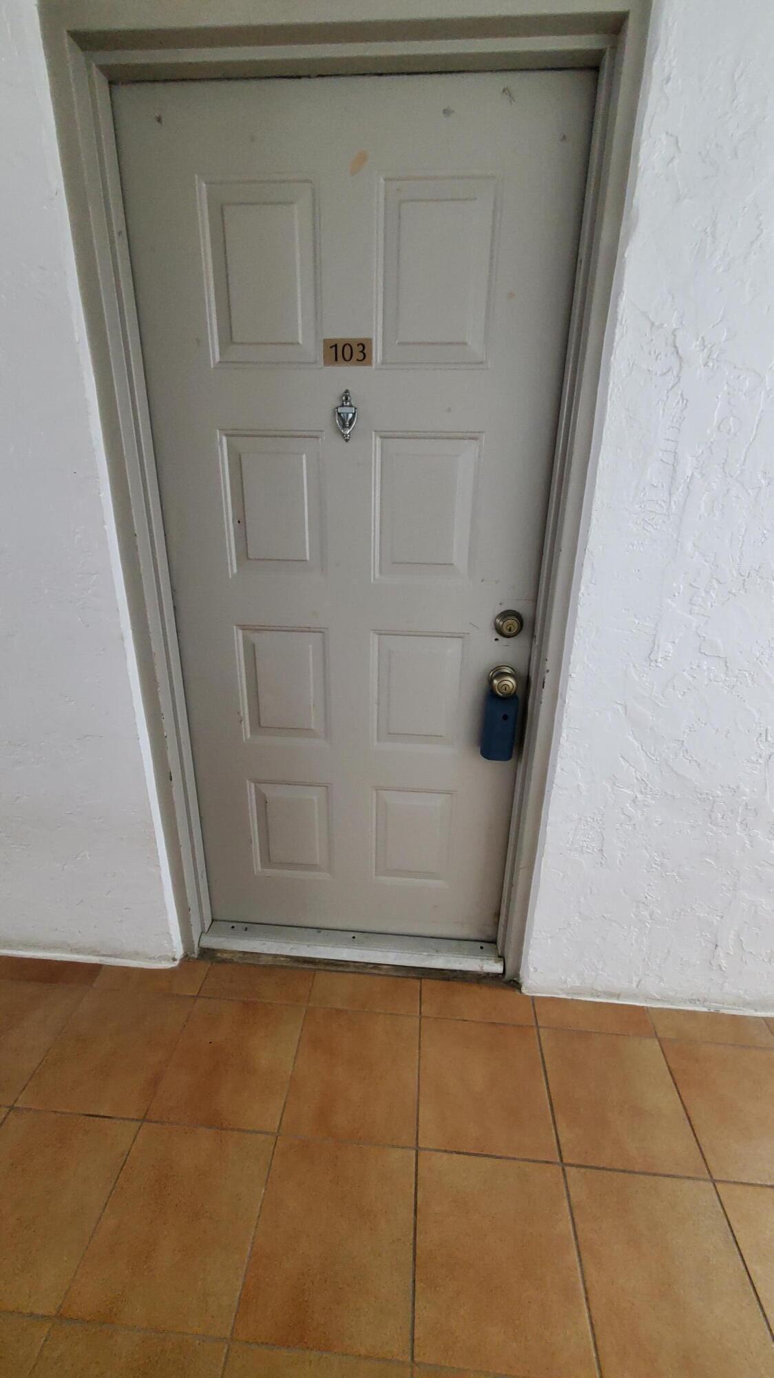 Listing photo 6 for 721 N Pine Island Road Road Unit#103, Plantation, FL, 33324