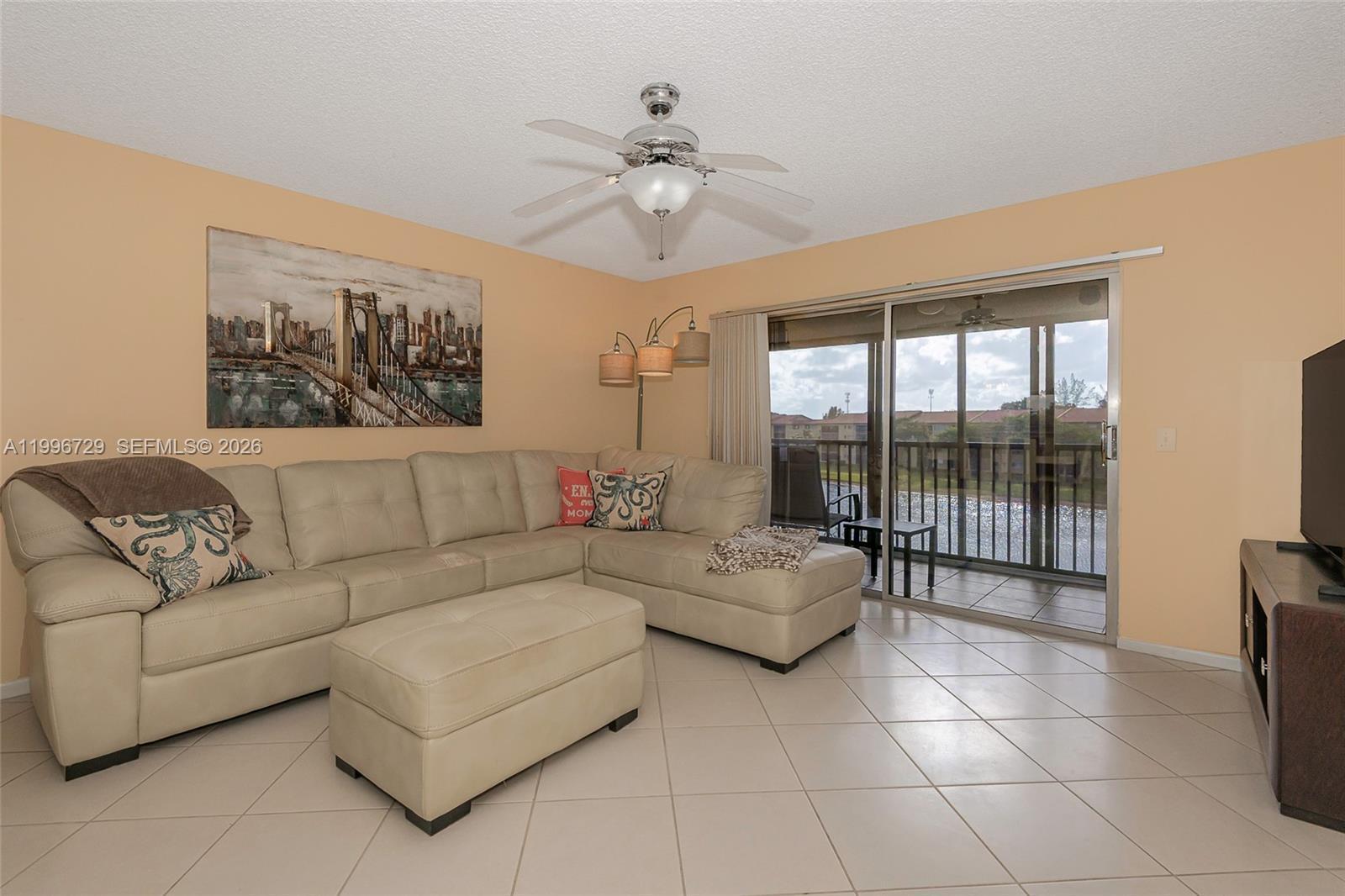 Listing photo 3 for 950 SW 138th Ave Unit#409B, Pembroke Pines, FL, 33027