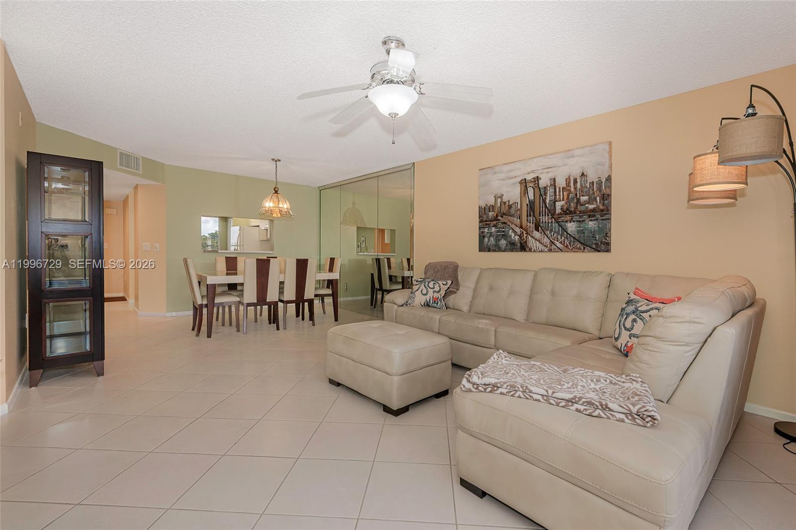 Listing photo 5 for 950 SW 138th Ave Unit#409B, Pembroke Pines, FL, 33027