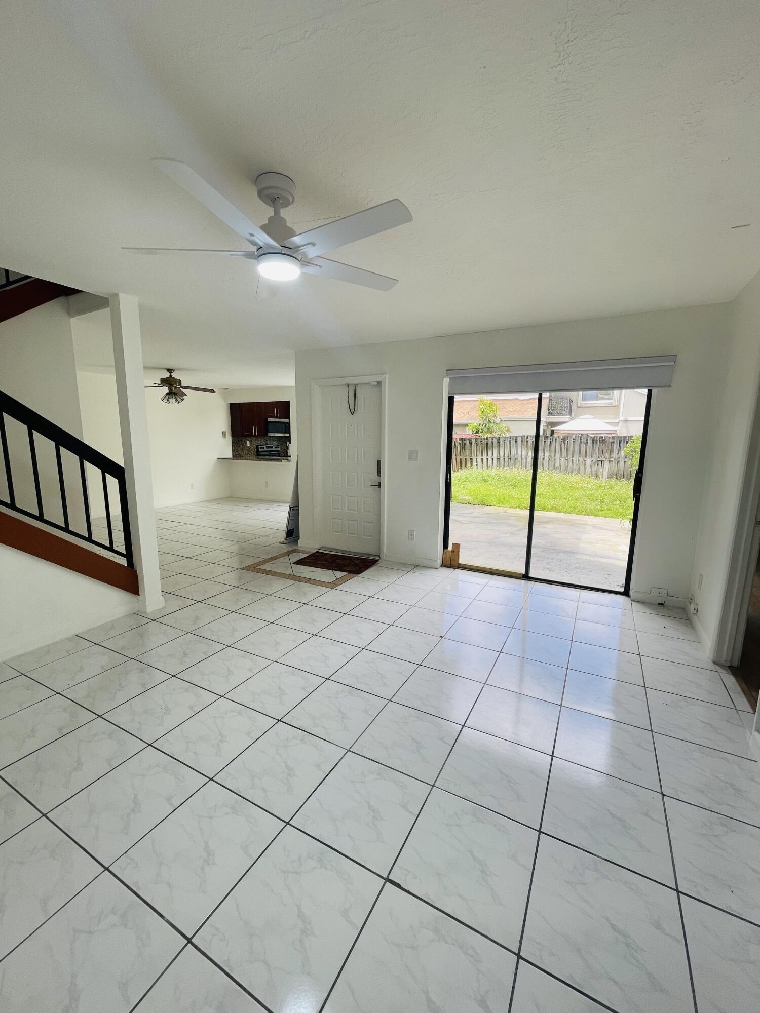 Listing photo 2 for 617 NW 132nd Terrace Terrace Unit#617, Plantation, FL, 33325